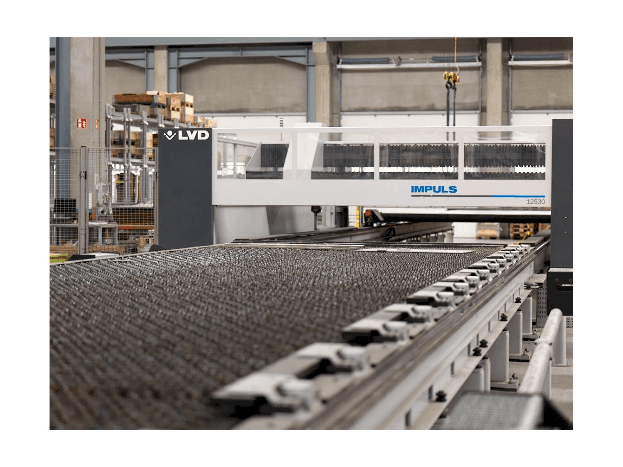 Вид станка LVD Impuls 12530 спереди