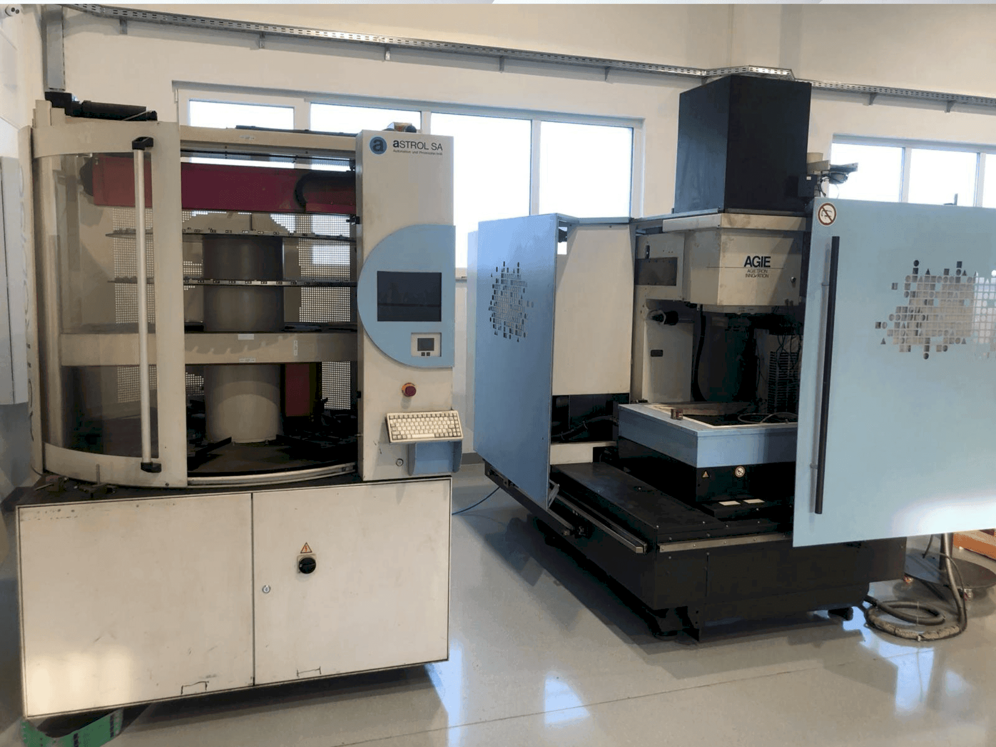 Вид станка AGIE AGIETRON Innovation 2 спереди