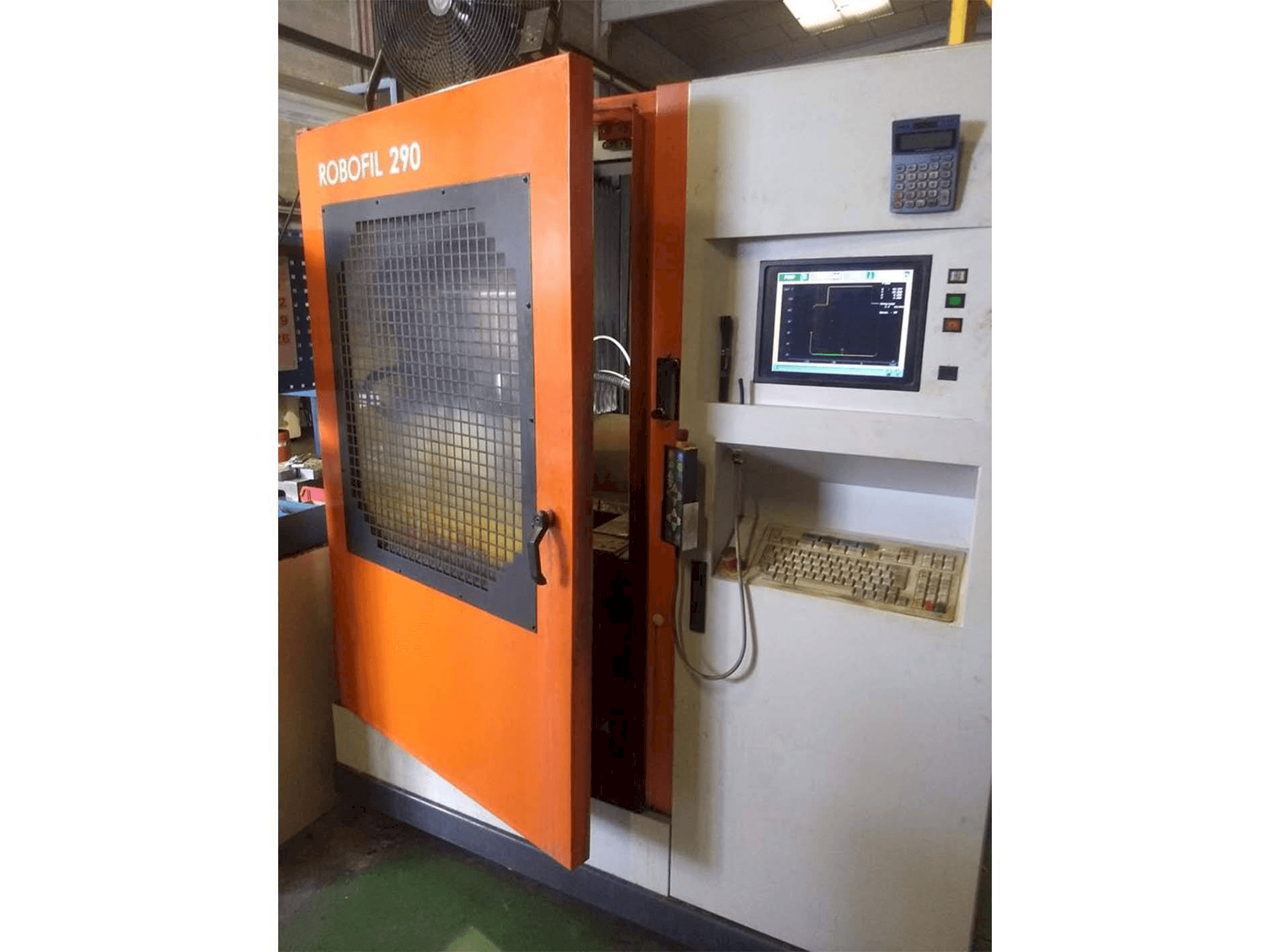 Вид станка CHARMILLES Robofil 290P спереди