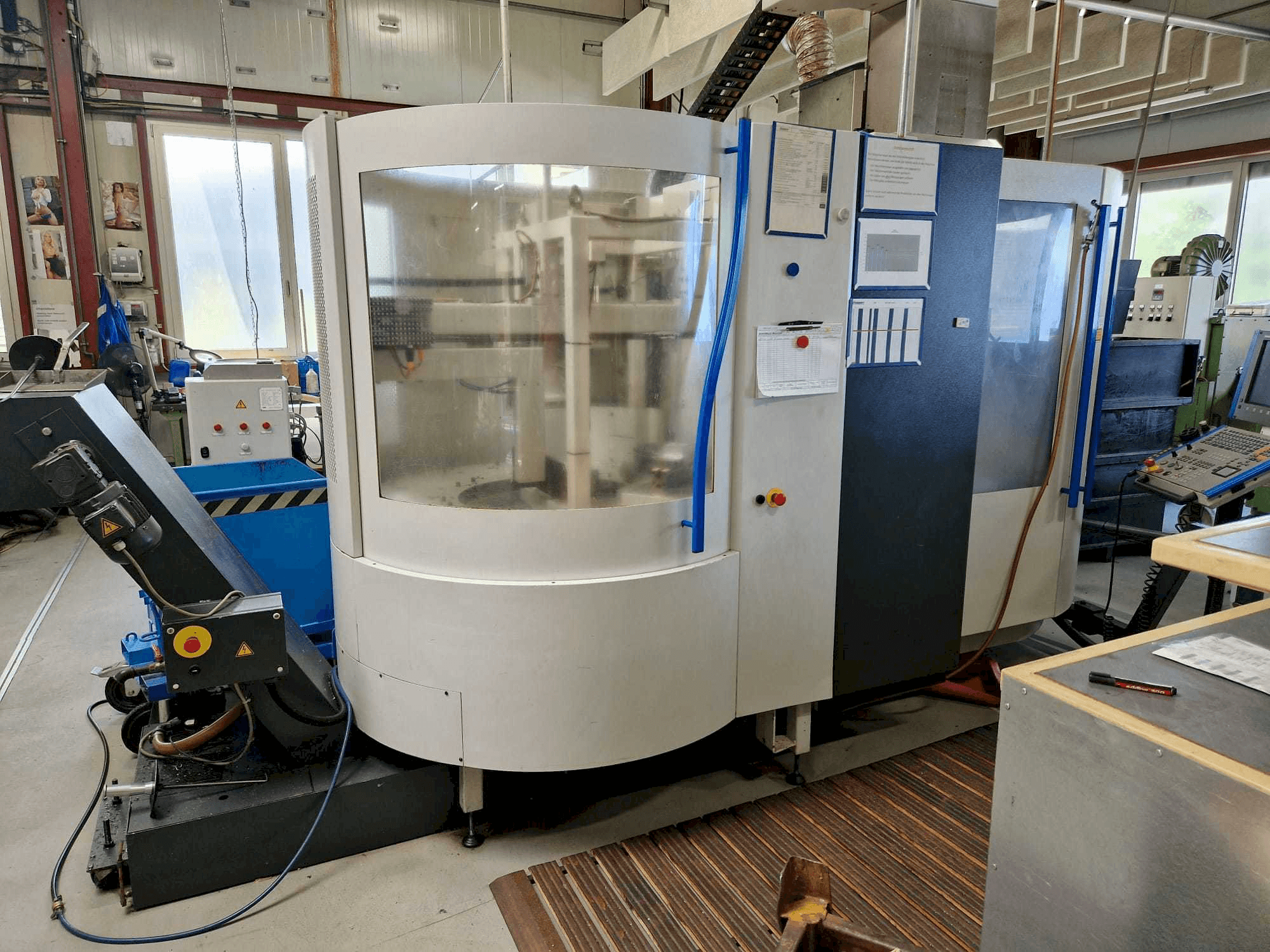 Вид станка MIKRON UCP600 Vario спереди