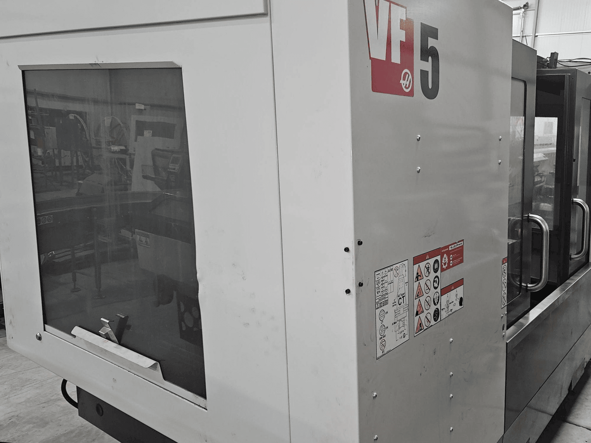 Вид станка HAAS VF-5/40 спереди
