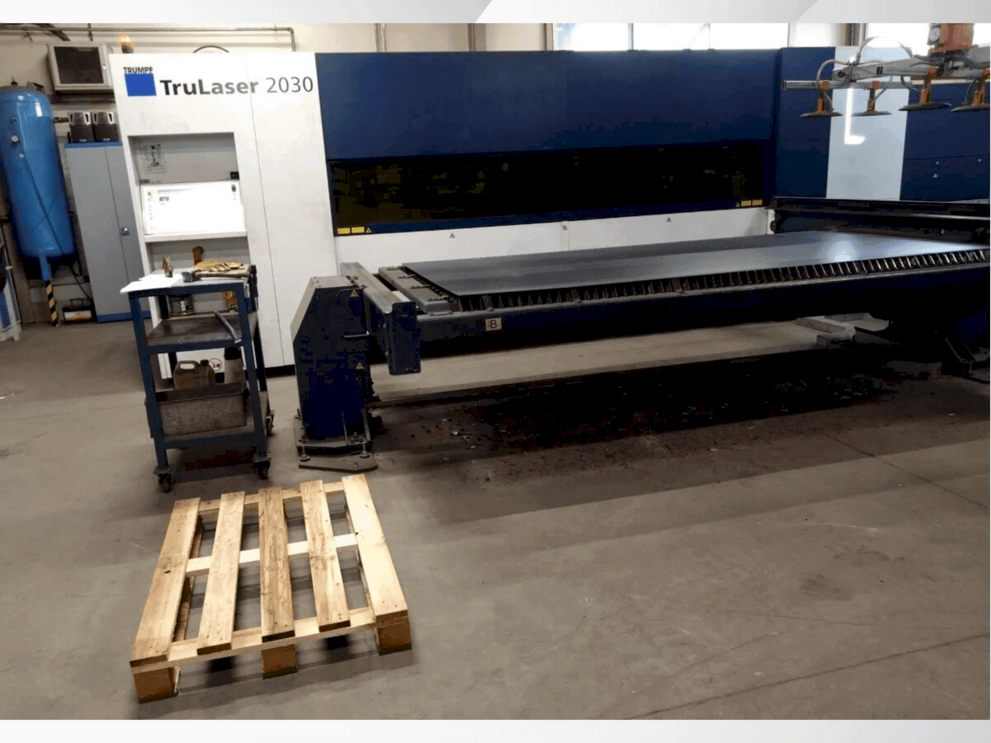 Вид станка TRUMPF TruLaser 2030 Fiber спереди