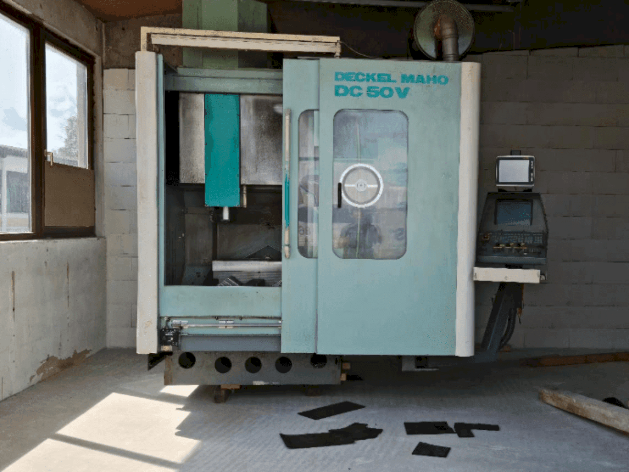 Вид станка DECKEL MAHO DC 50 V спереди