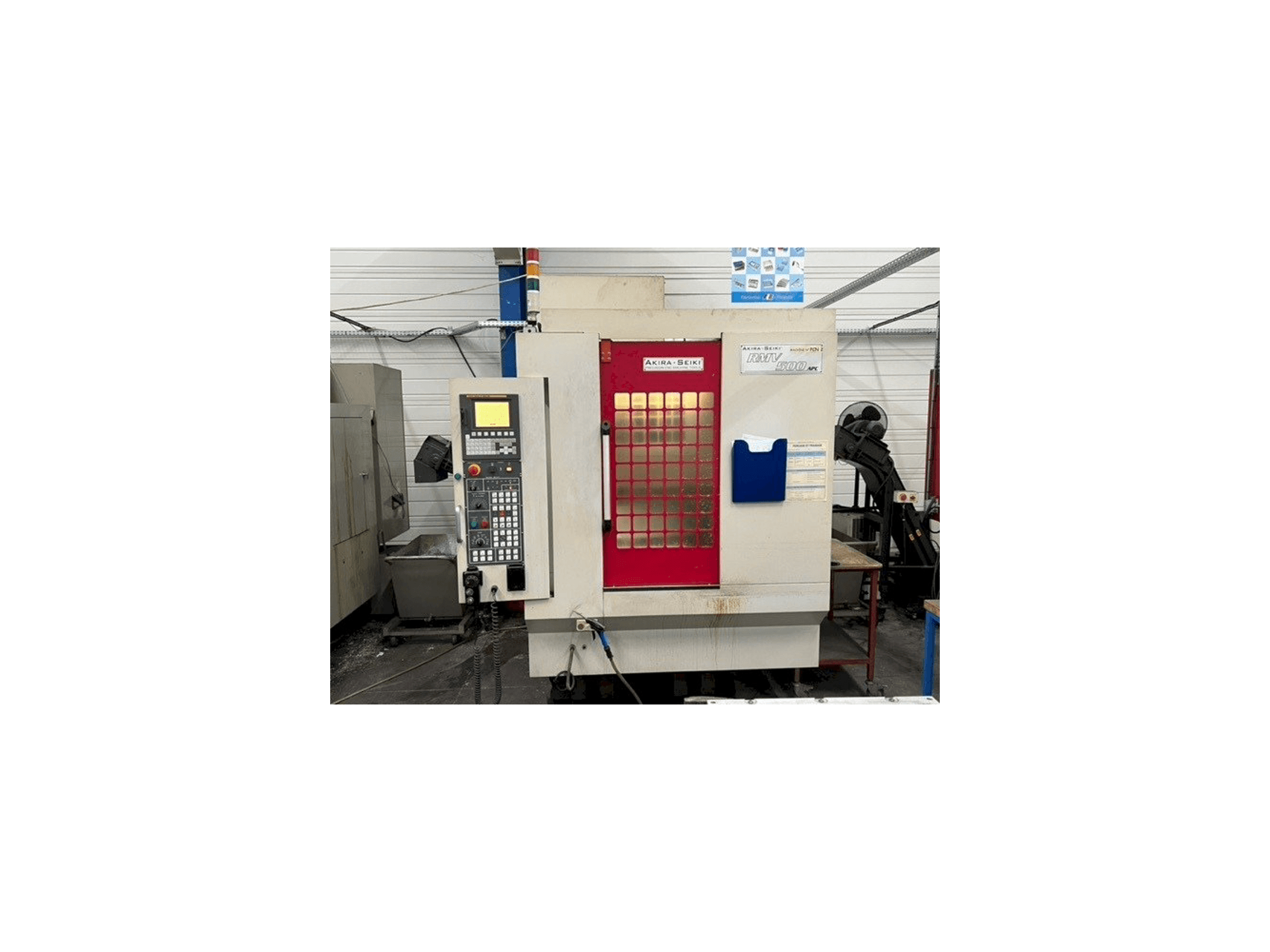 Вид станка Akira Seiki RMV500 APC спереди