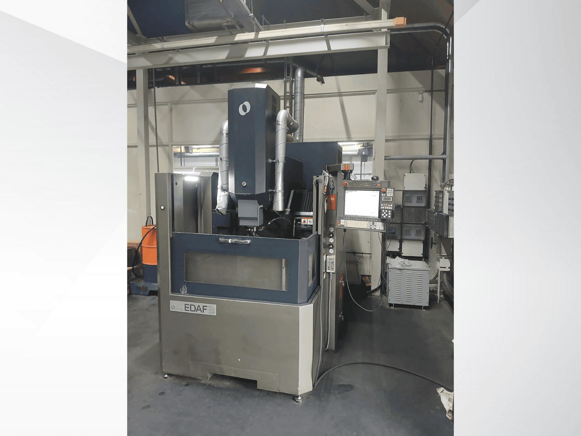 Вид станка Makino EDAF3 спереди