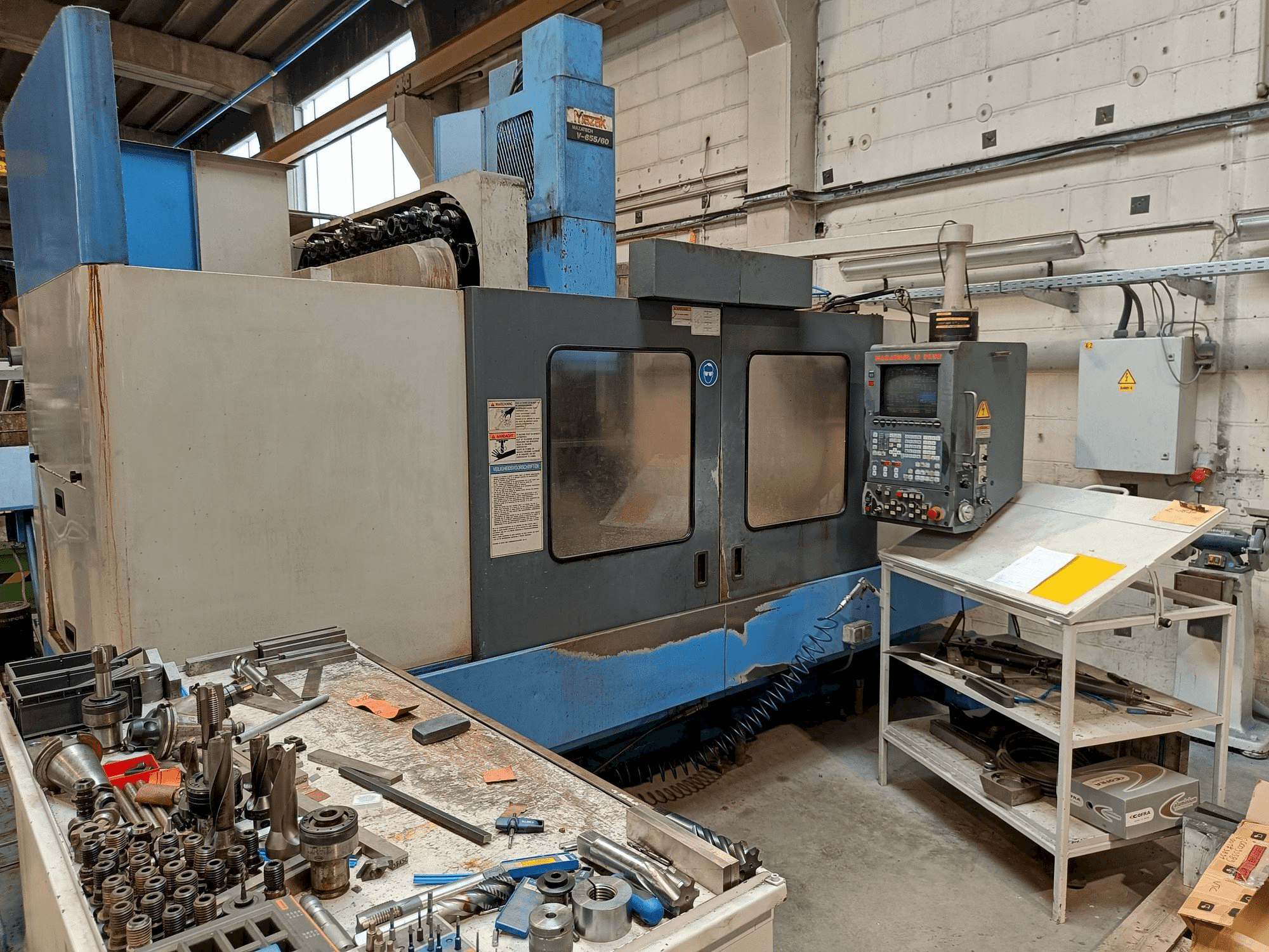 Вид станка Mazak MTV655/60 спереди