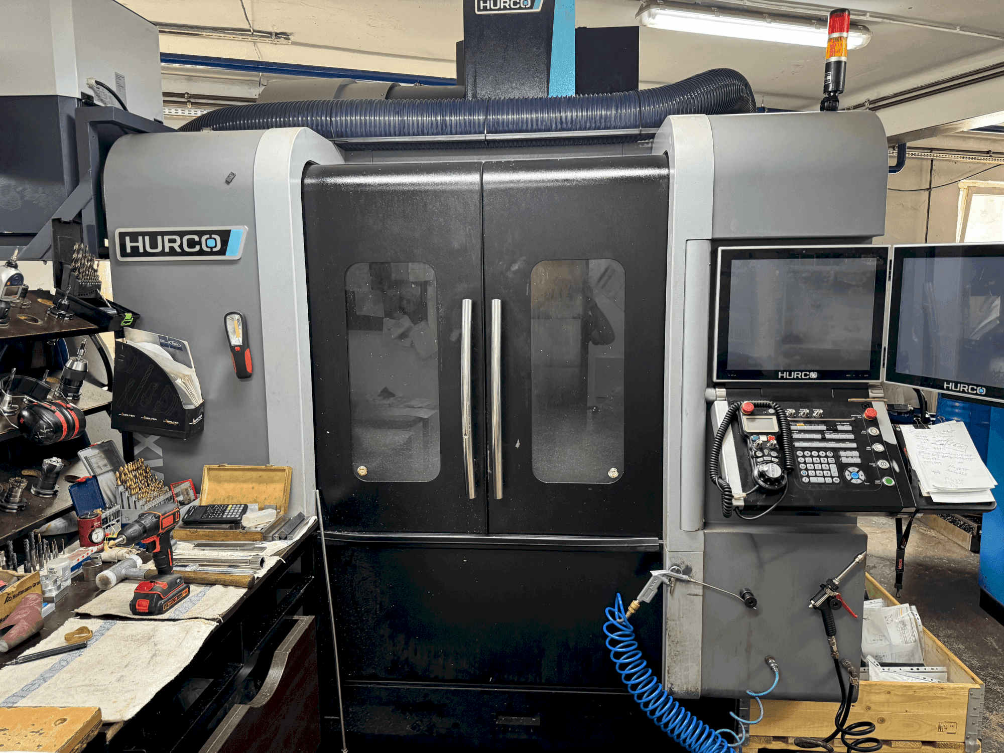 Вид станка Hurco VMX 30i спереди