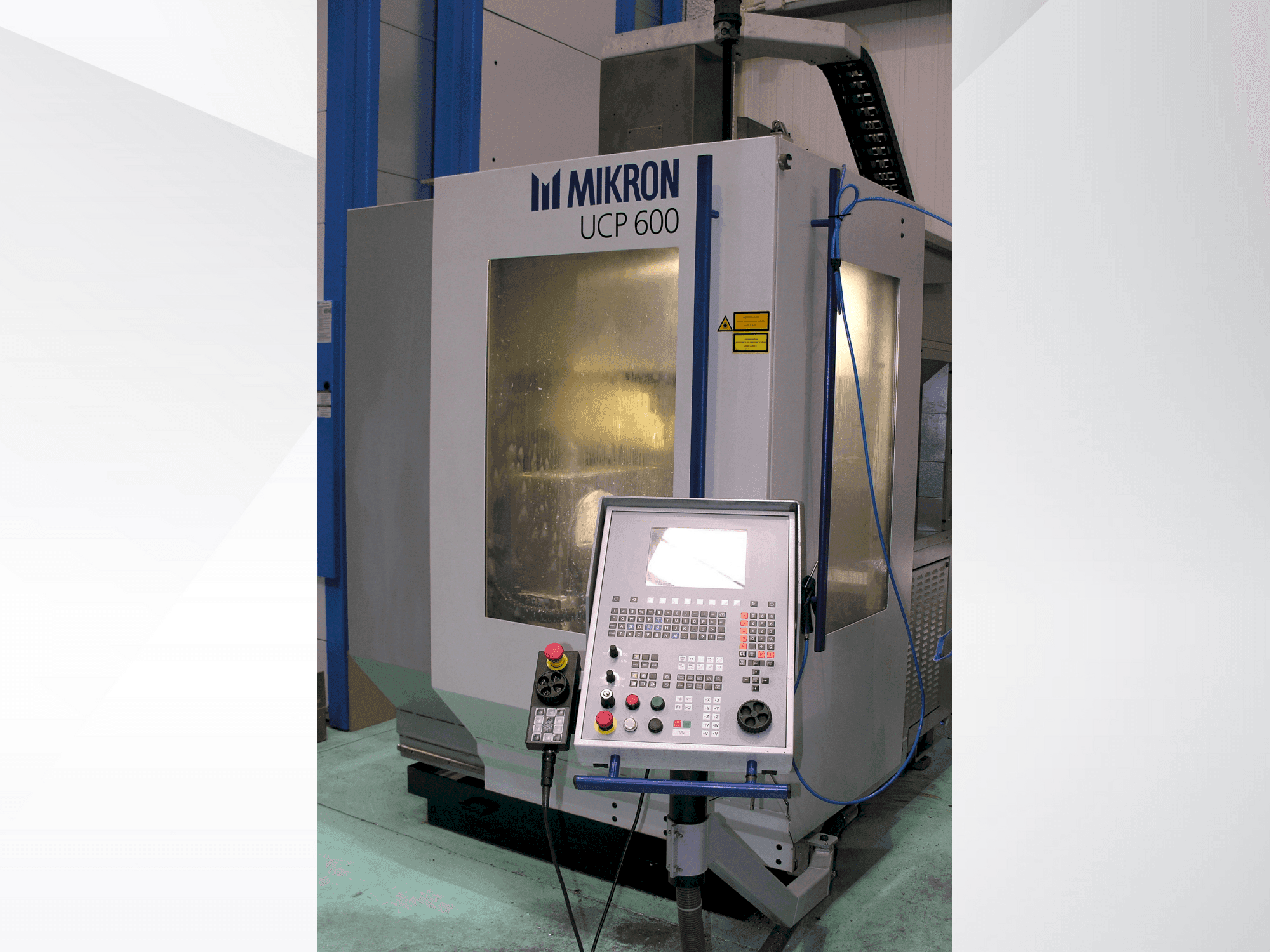 Вид станка MIKRON UCP 600 спереди