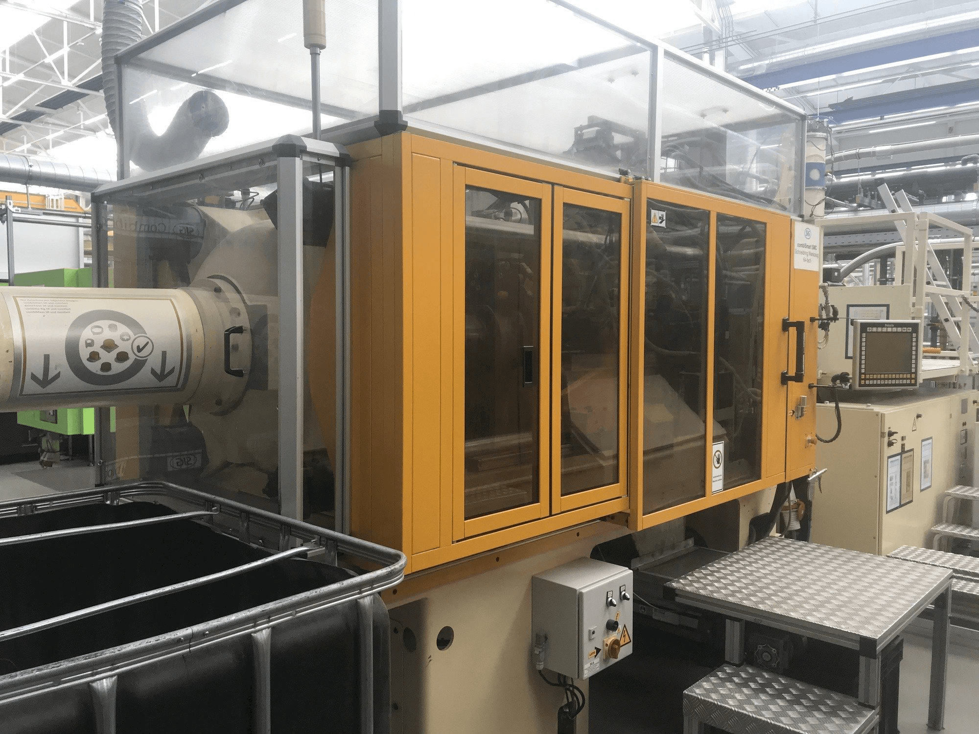 Вид станка Husky H225 RS 45/38 спереди