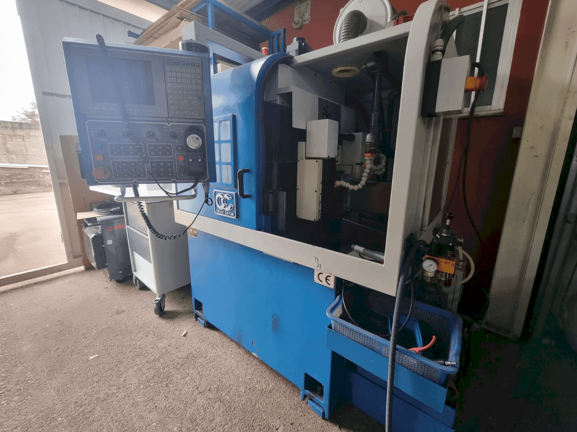 Вид станка Chiah-Chyun CY-32M спереди