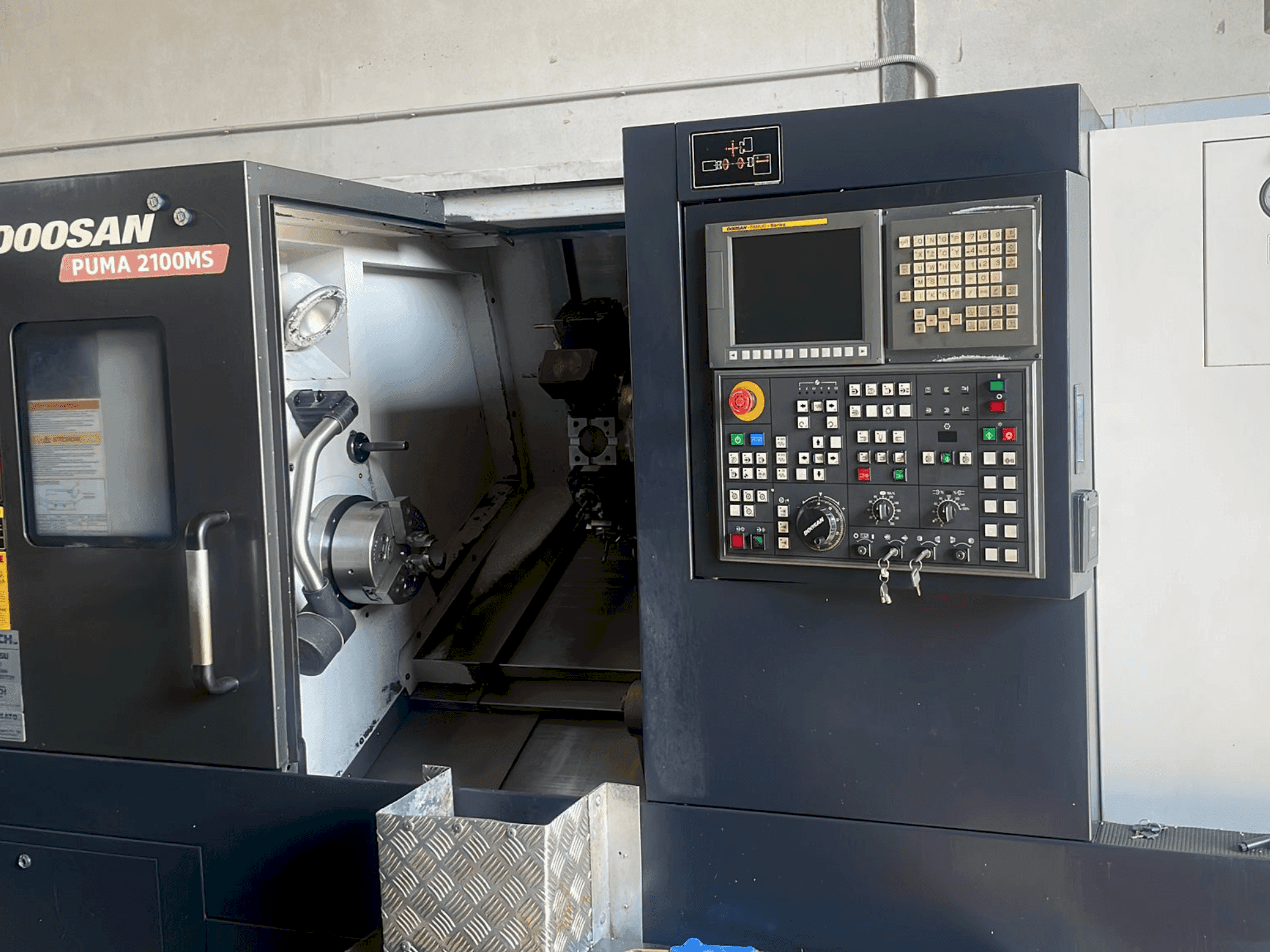 Вид станка DOOSAN PUMA 2100MS спереди