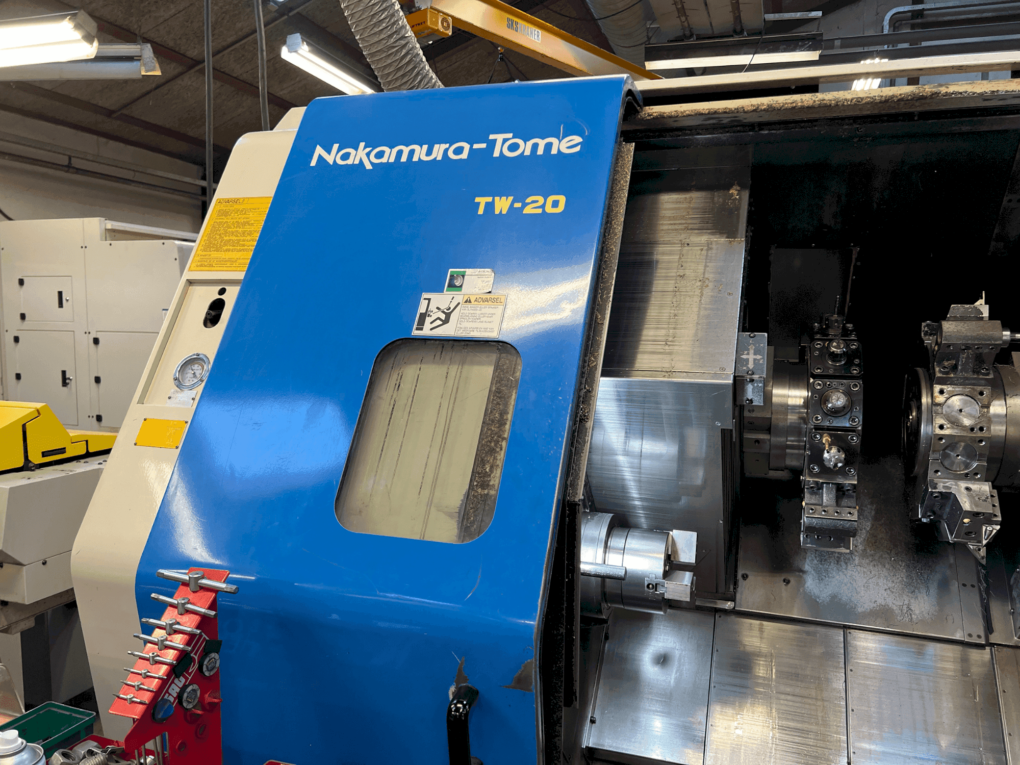 Вид станка NAKAMURA TW-20 спереди