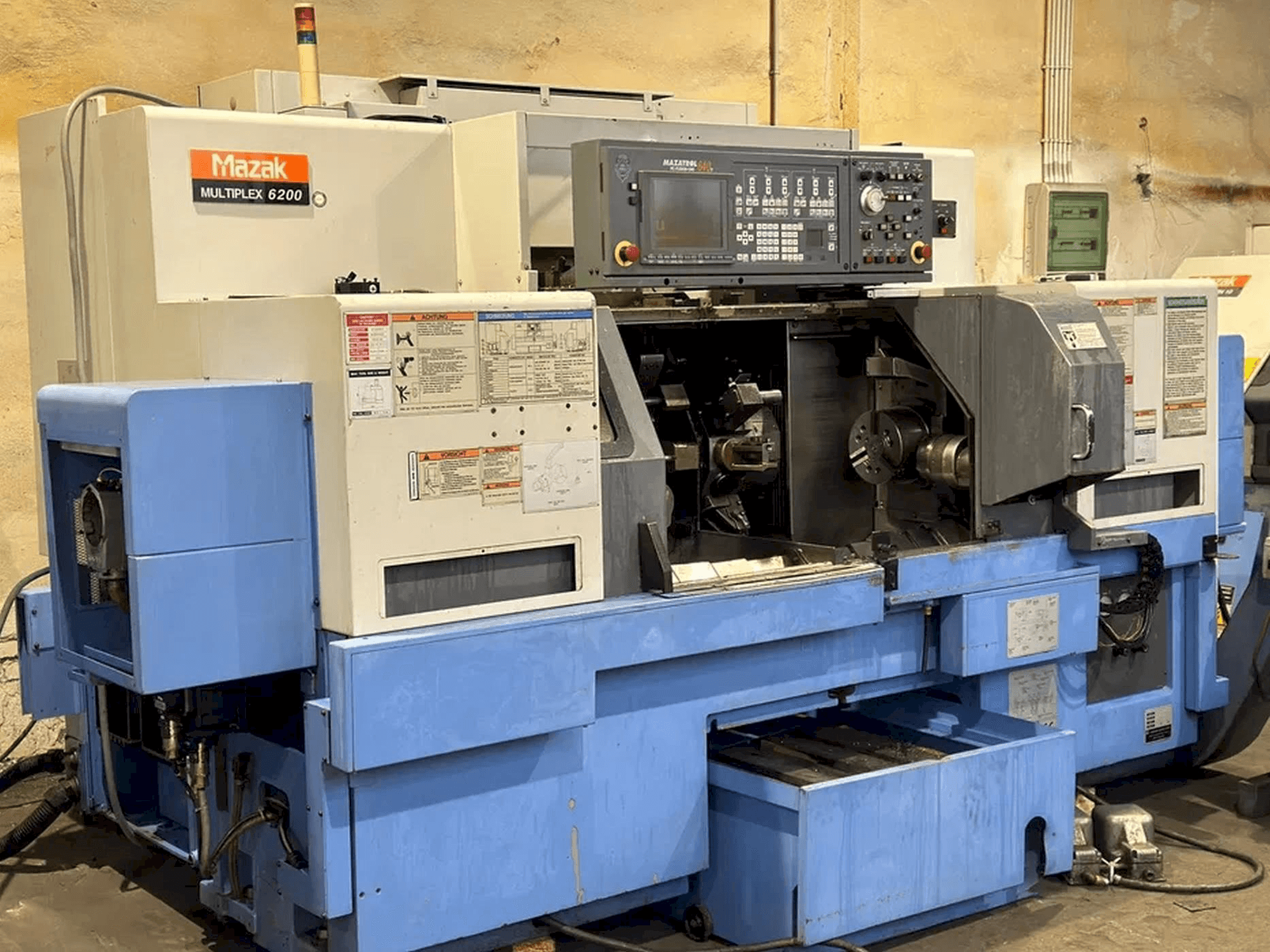 Вид станка Mazak Multiplex 6200 спереди