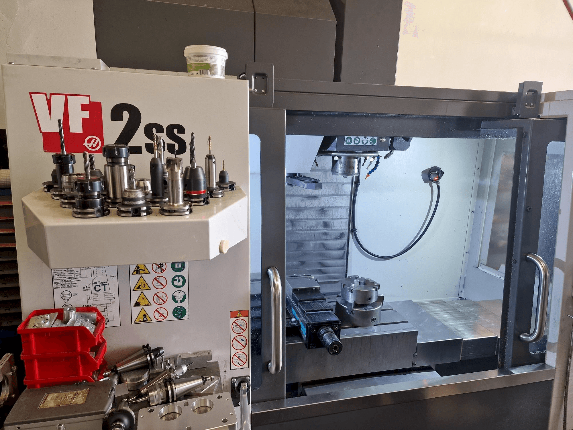 Вид станка HAAS VF-2SS спереди