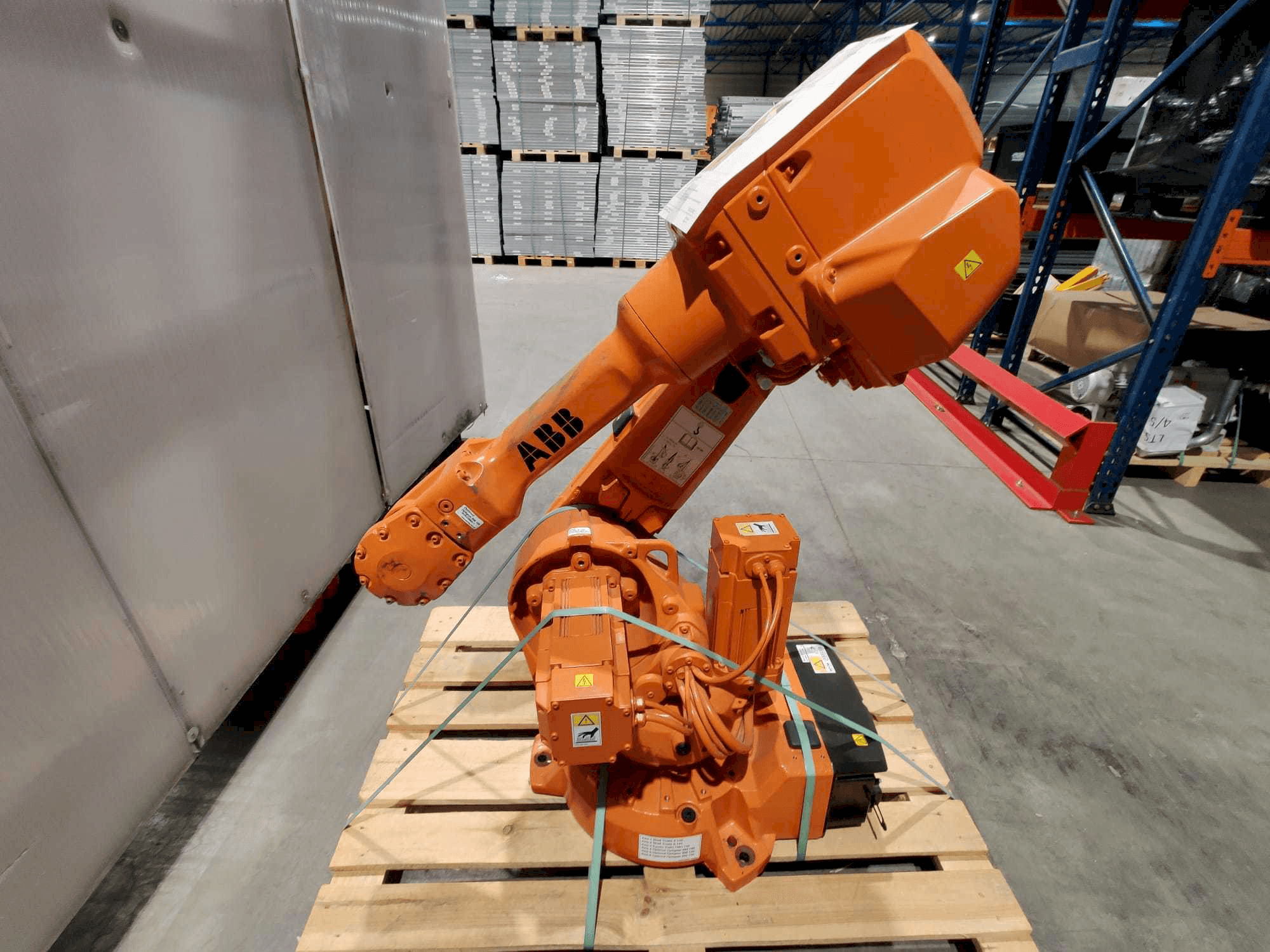 Вид станка ABB IRB 2600 M2004 спереди