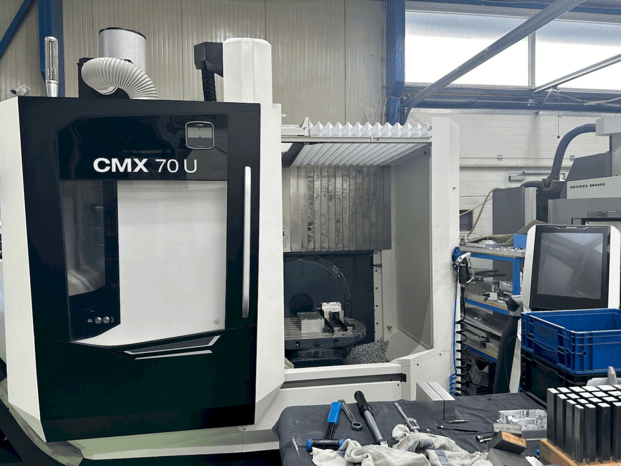 Вид станка DMG MORI CMX 70 U спереди