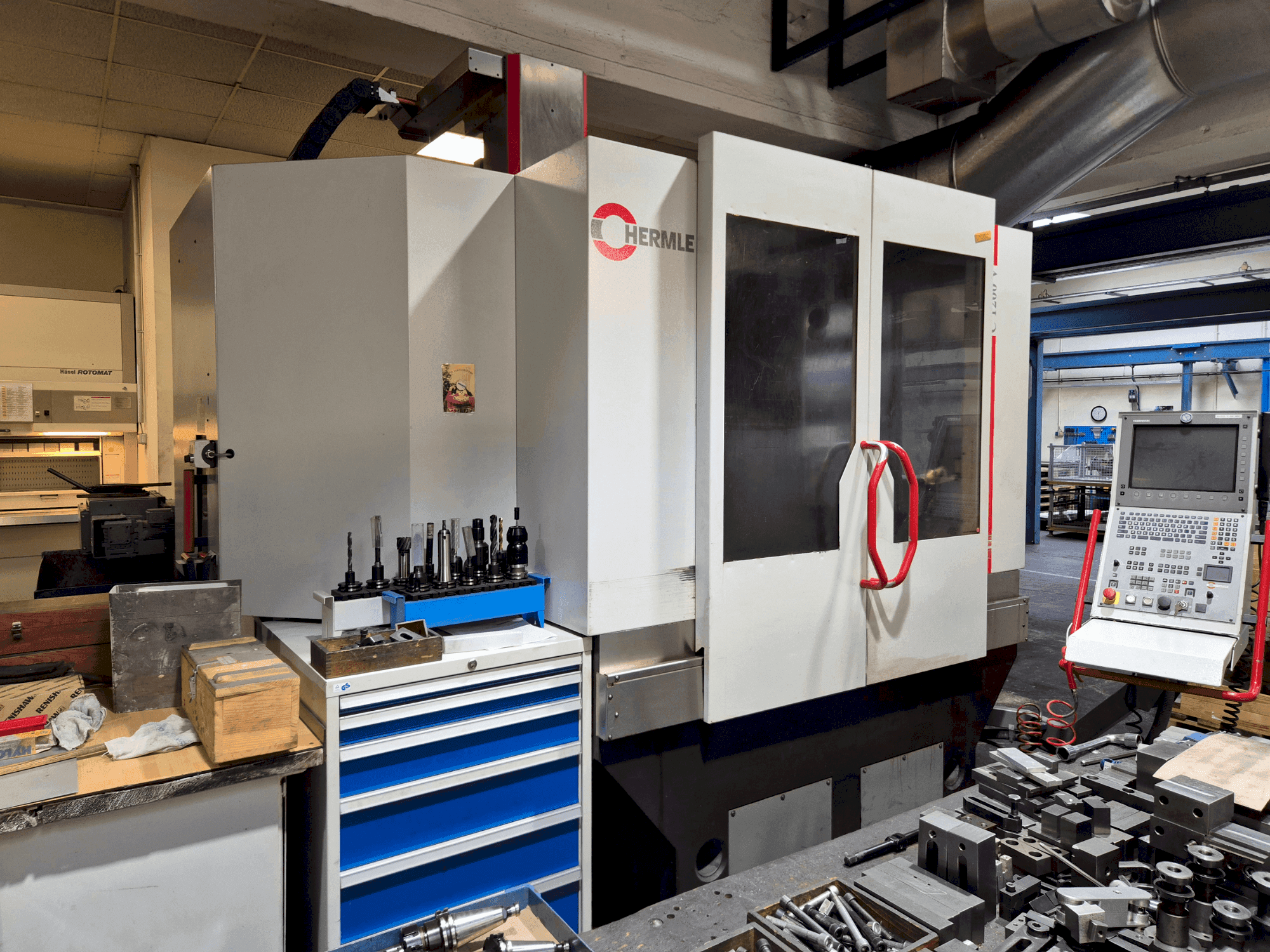 Вид станка HERMLE C 1200 V спереди