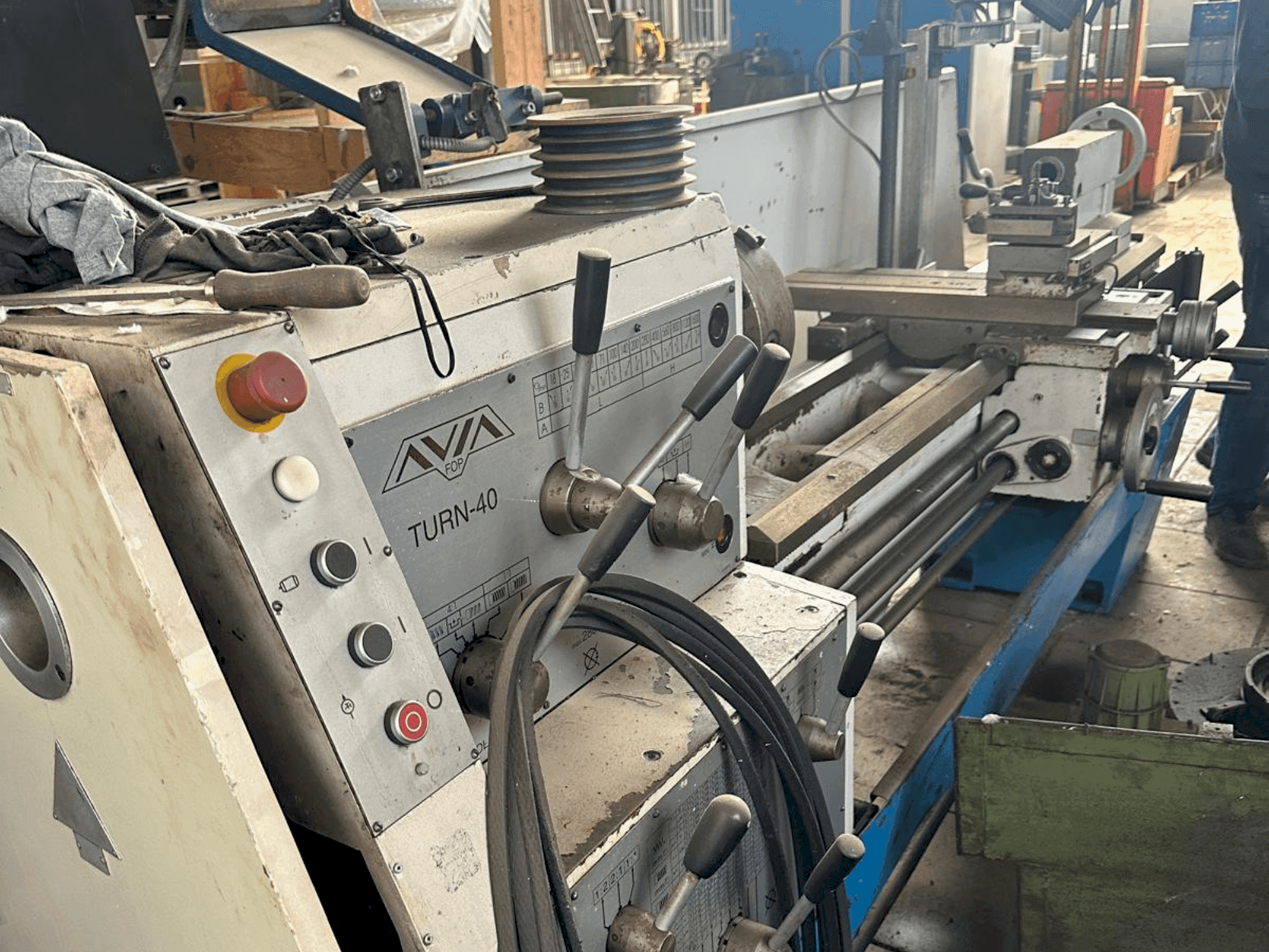 Вид станка Avia TURN-40 спереди