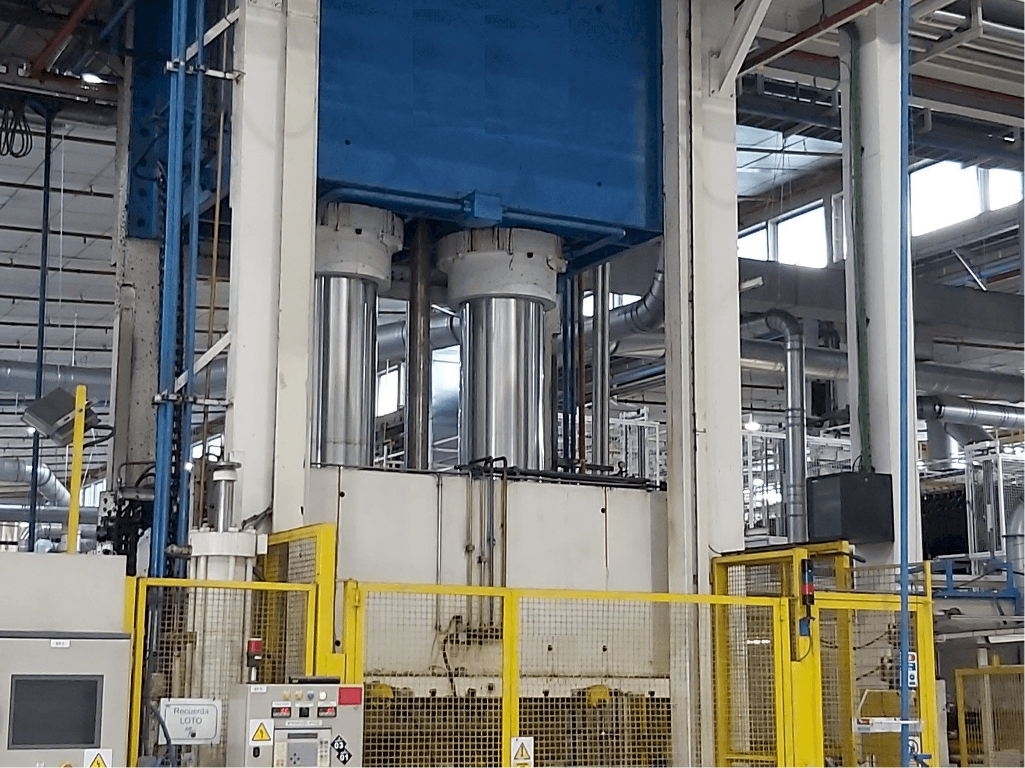 Вид станка Pinette 1500 Ton спереди