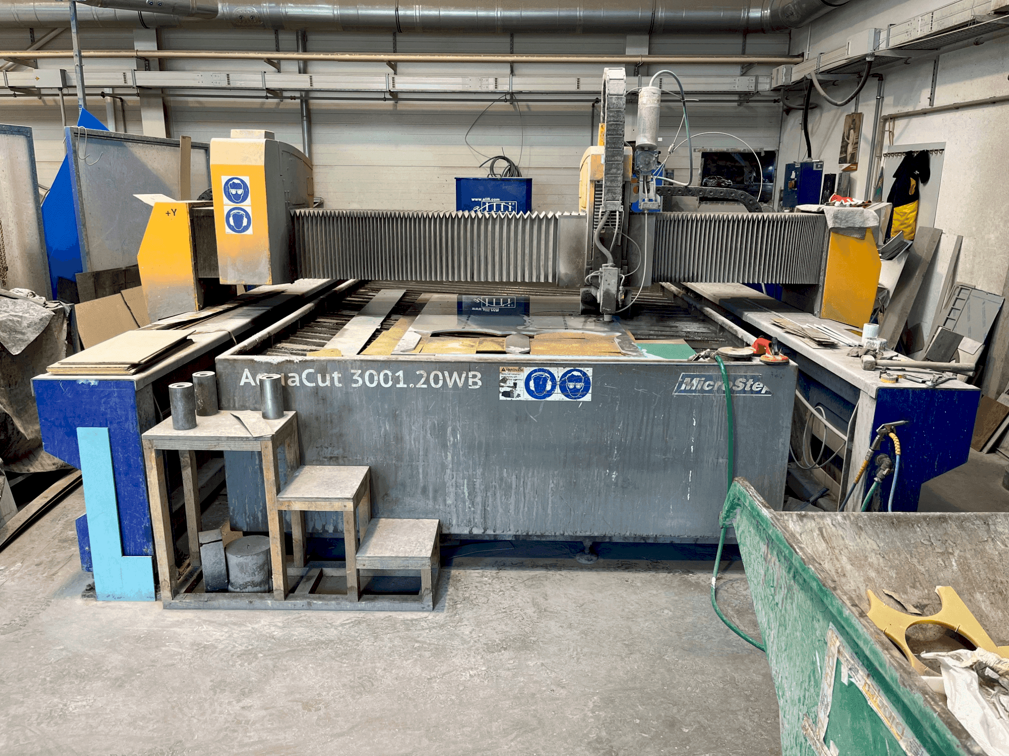 Вид станка MicroStep AquaCut 3001.20WB спереди