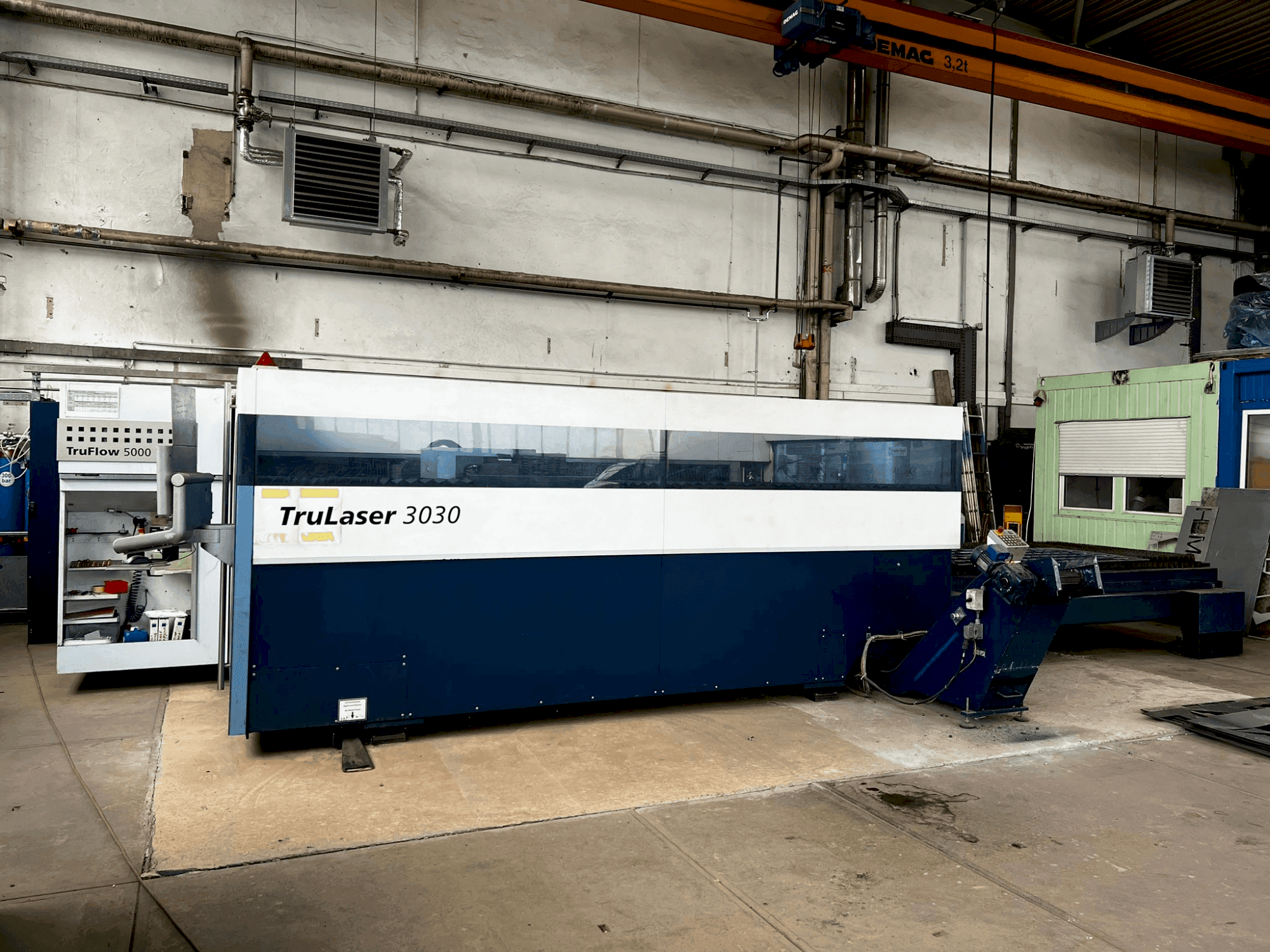 Вид станка TRUMPF TruLaser 3030 спереди