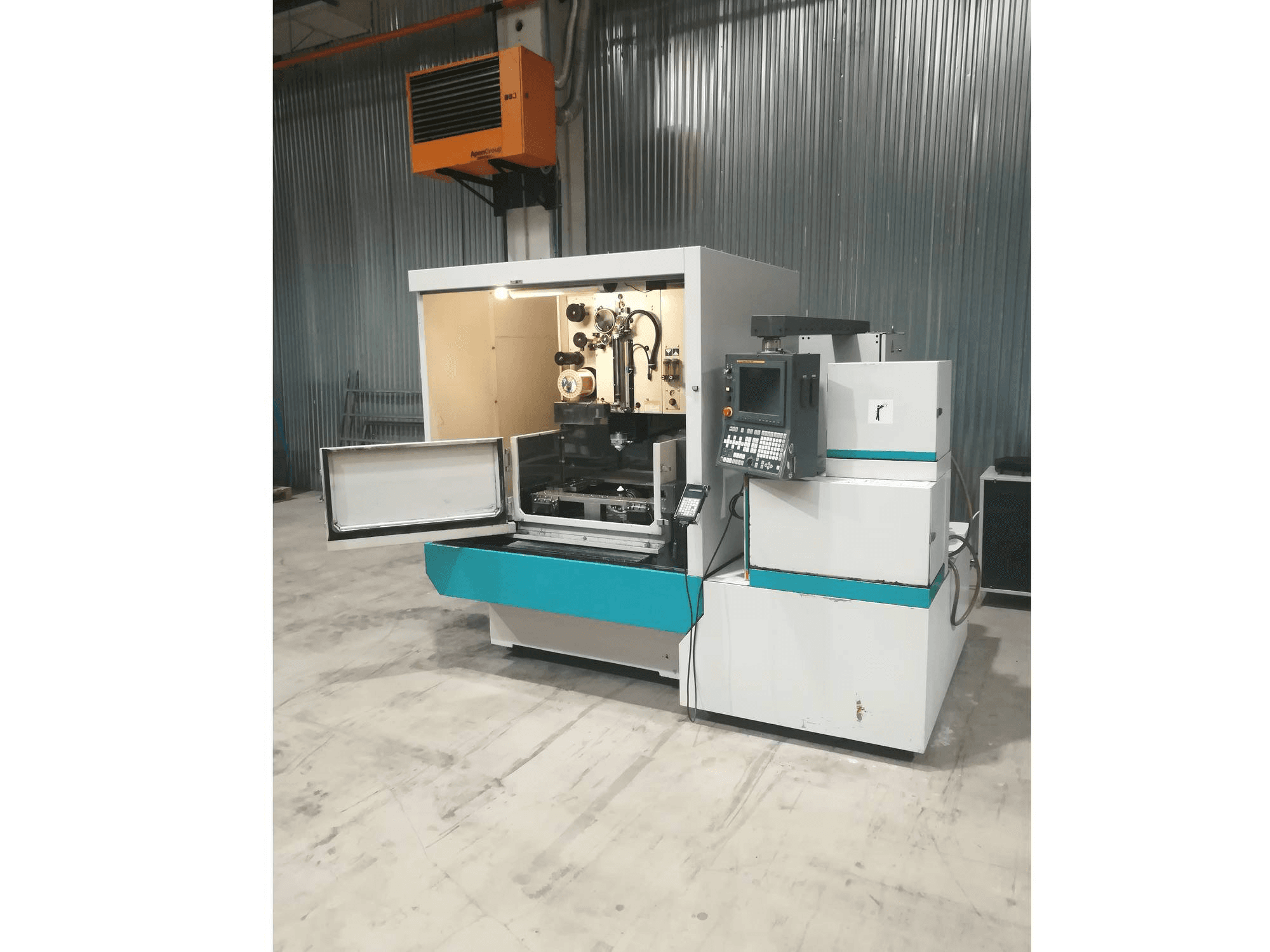 Вид станка FANUC 1iC спереди