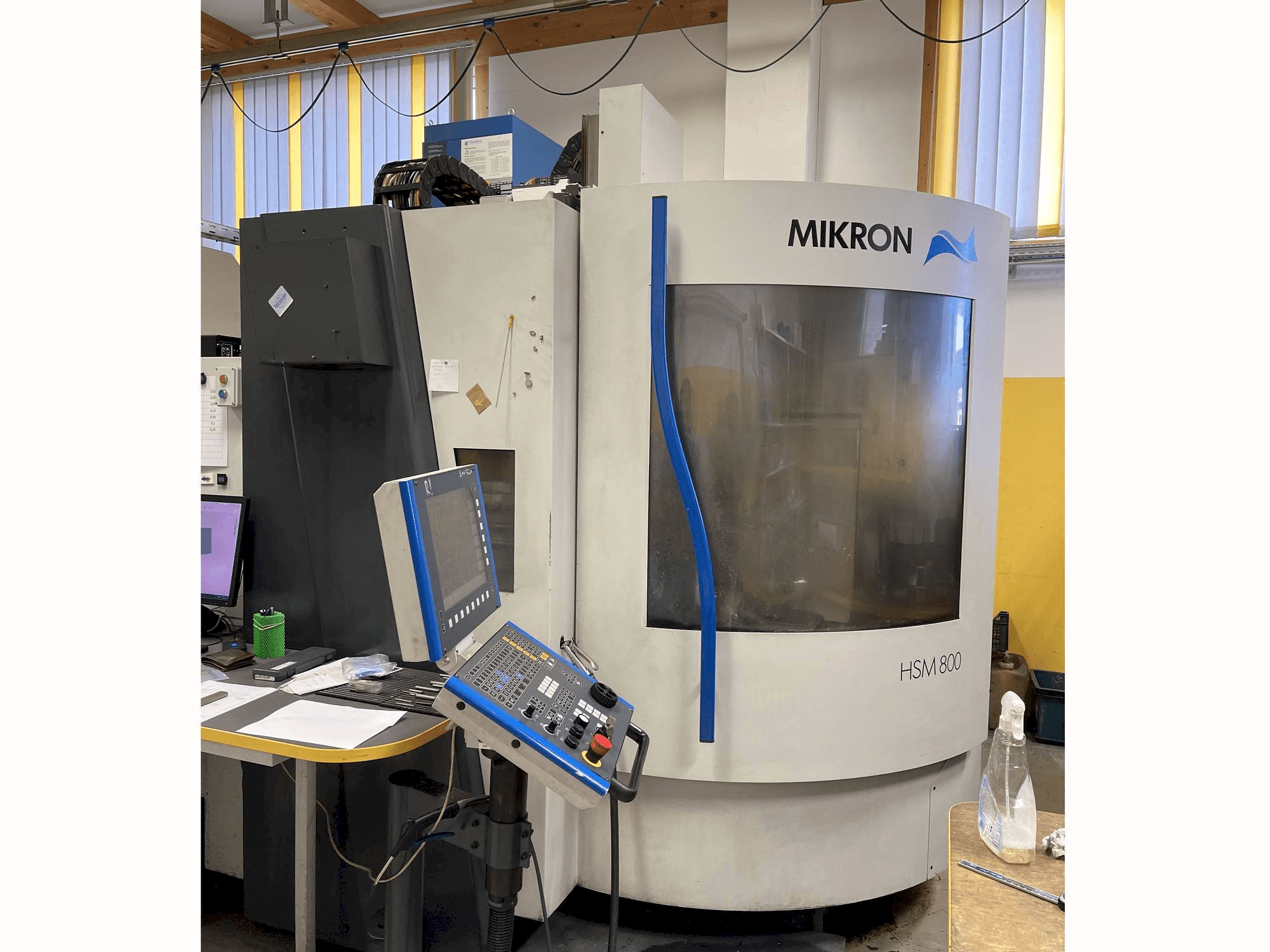 Вид станка MIKRON HSM800 спереди