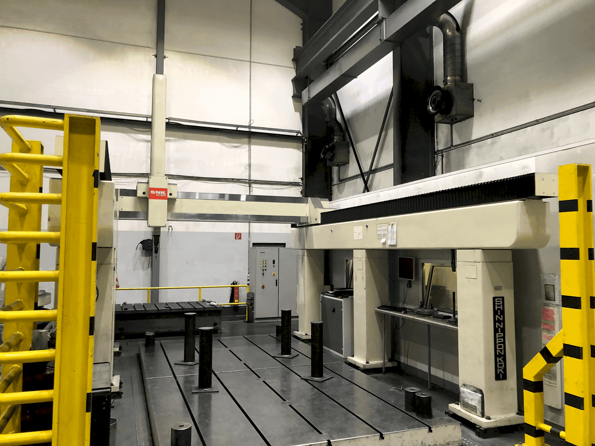 Вид станка SHIN NIPPON KOKI MM 2500-5012 спереди