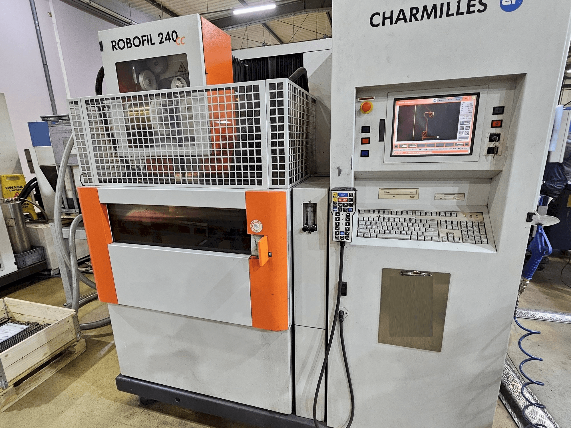 Вид станка CHARMILLES ROBOFIL 240 CC спереди