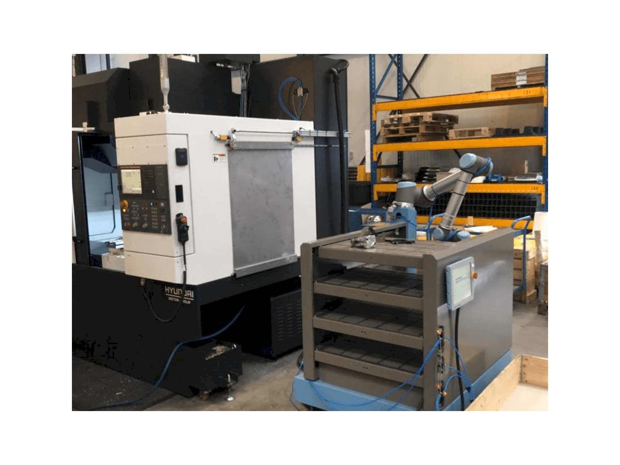 Вид станка Universal Robots UR10 спереди