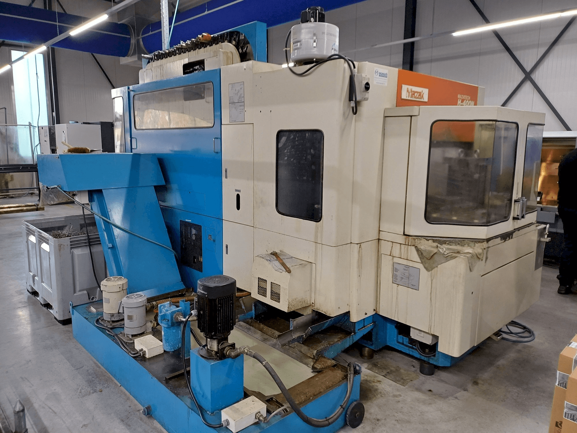 Вид станка Mazak H400N спереди