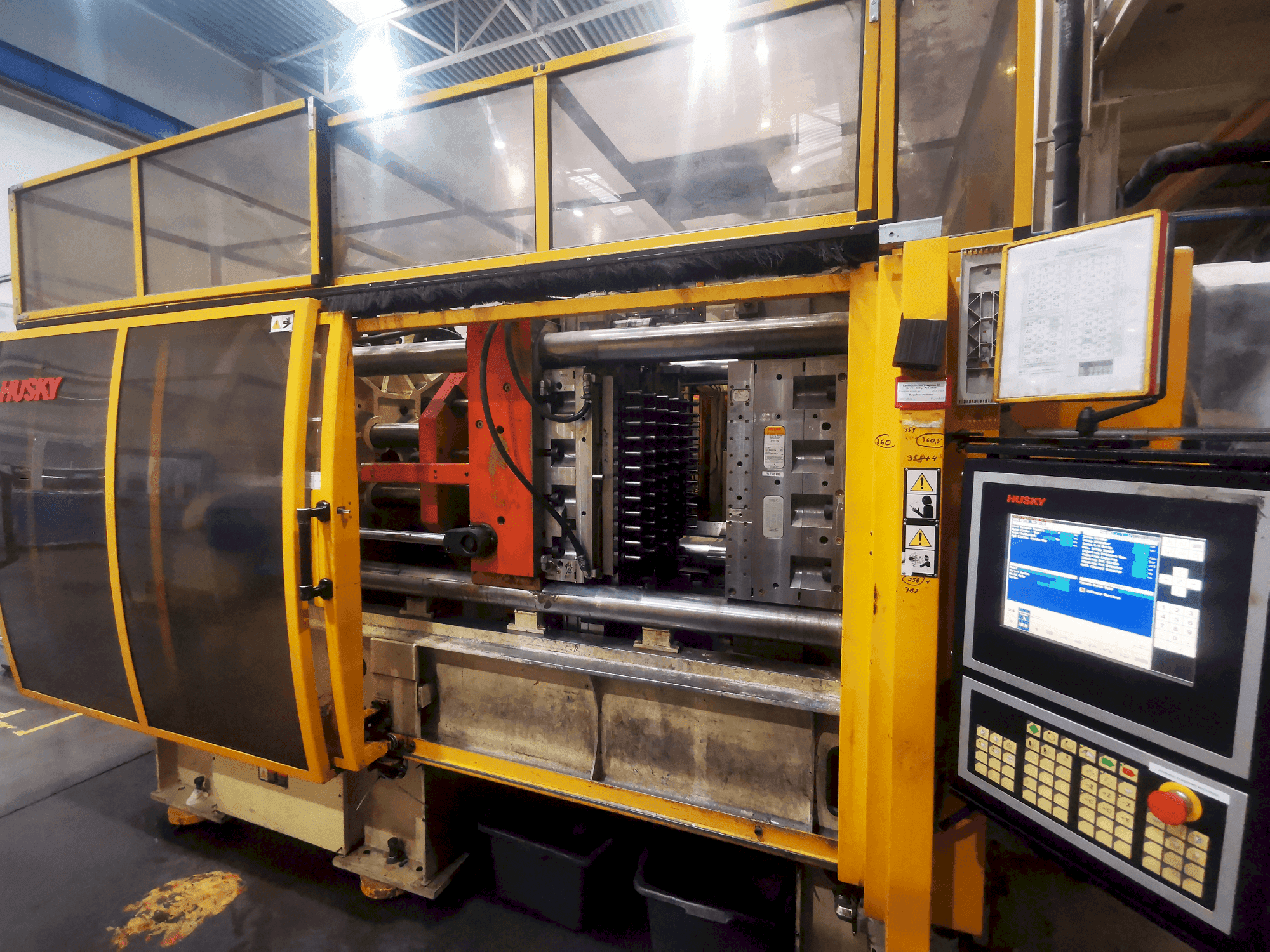 Вид станка Husky GL 300PET P100/110 E12O спереди