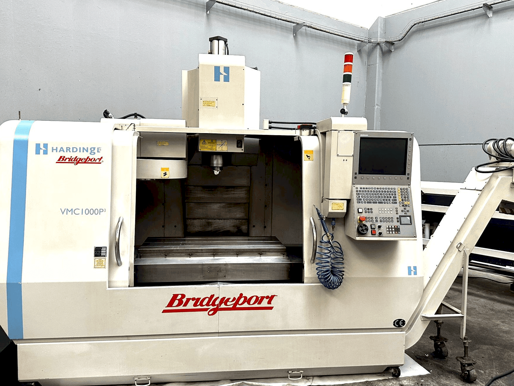 Вид станка Bridgeport VMC 1000 P3 (2005) спереди