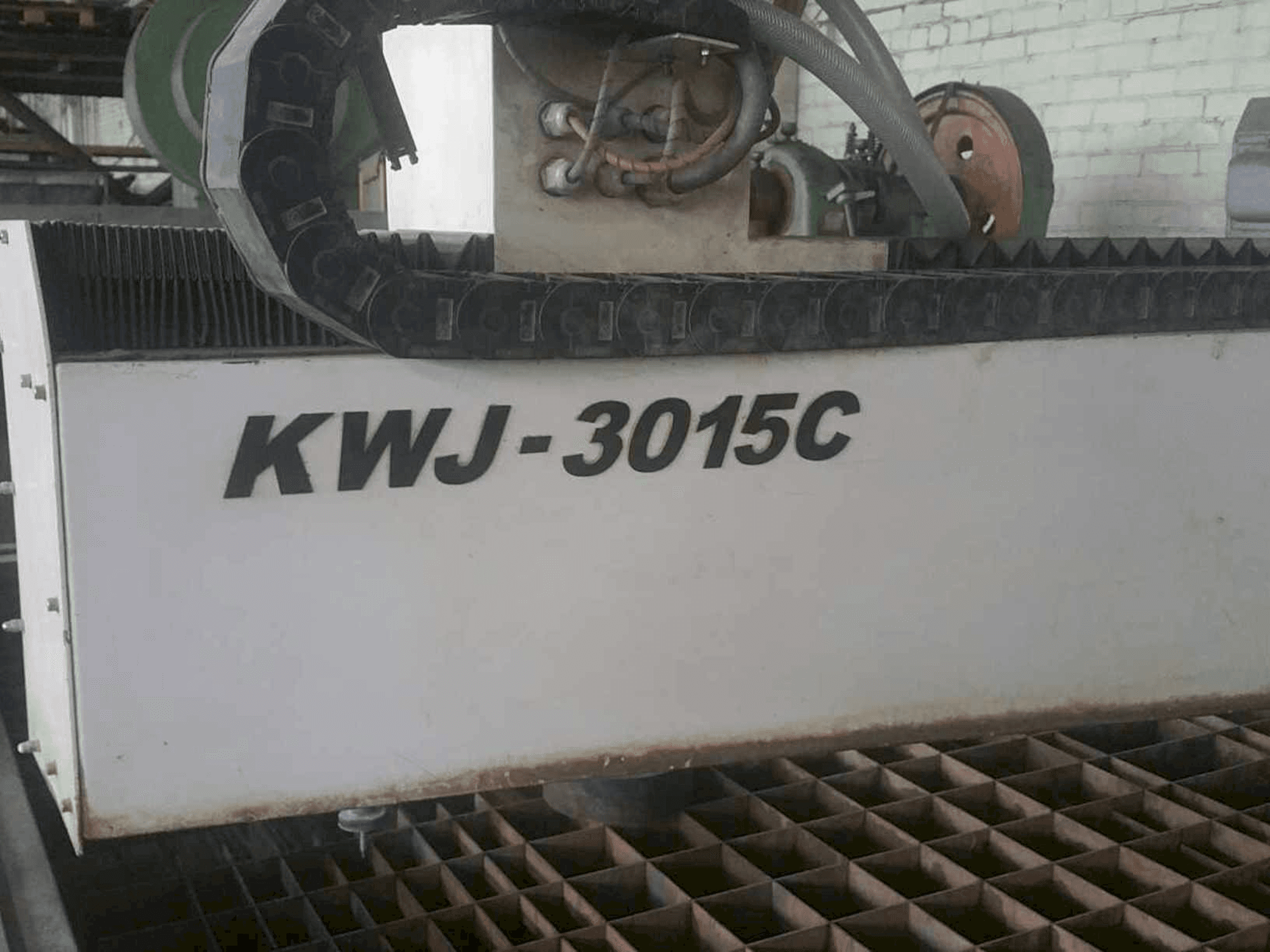 Вид станка Kenner KWJ 3020 C KMT Streamline SL-V 30 спереди