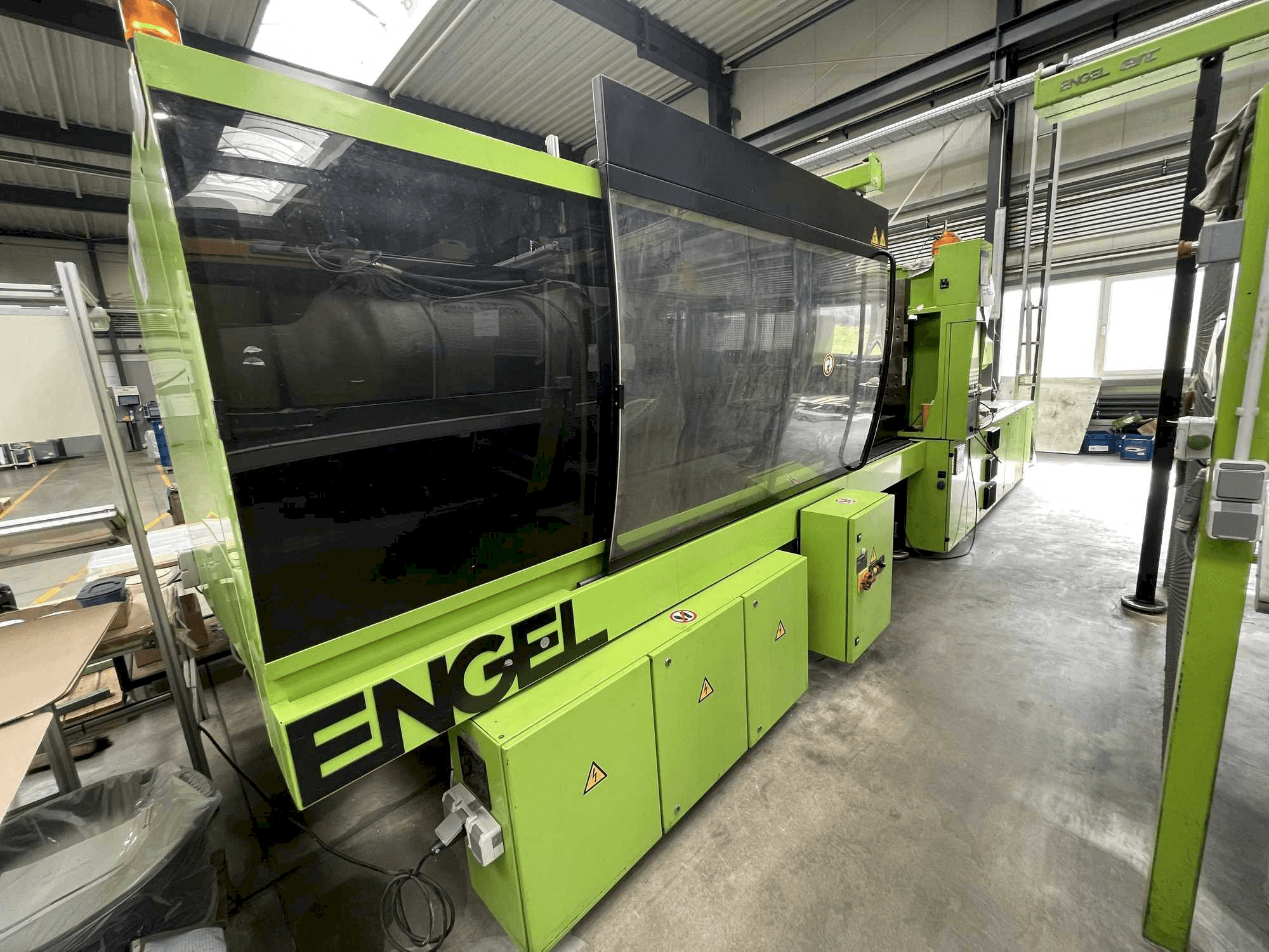 Вид станка Engel VIC 2550/400 TECH спереди