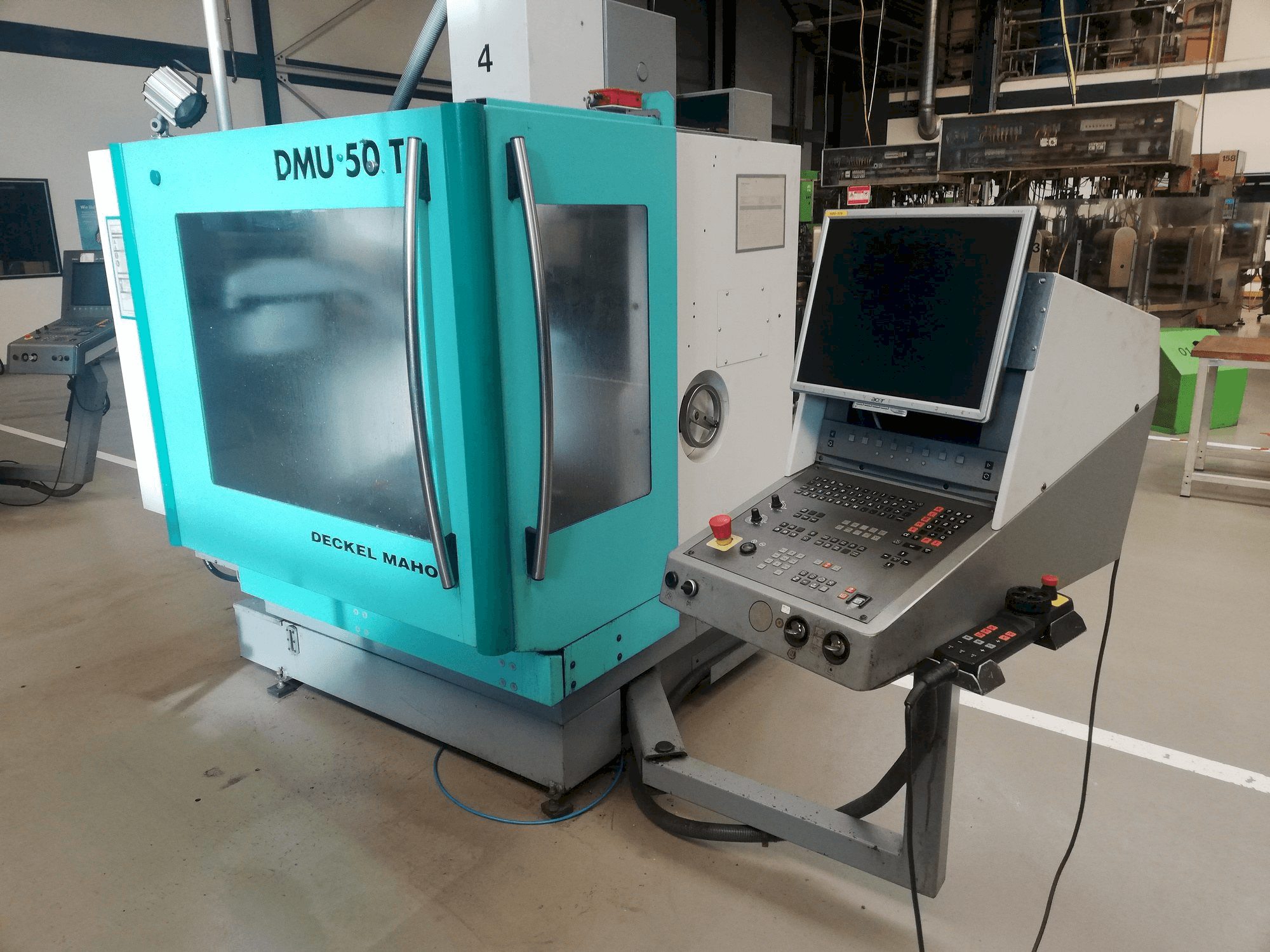 Вид станка DECKEL MAHO DMU 50T спереди