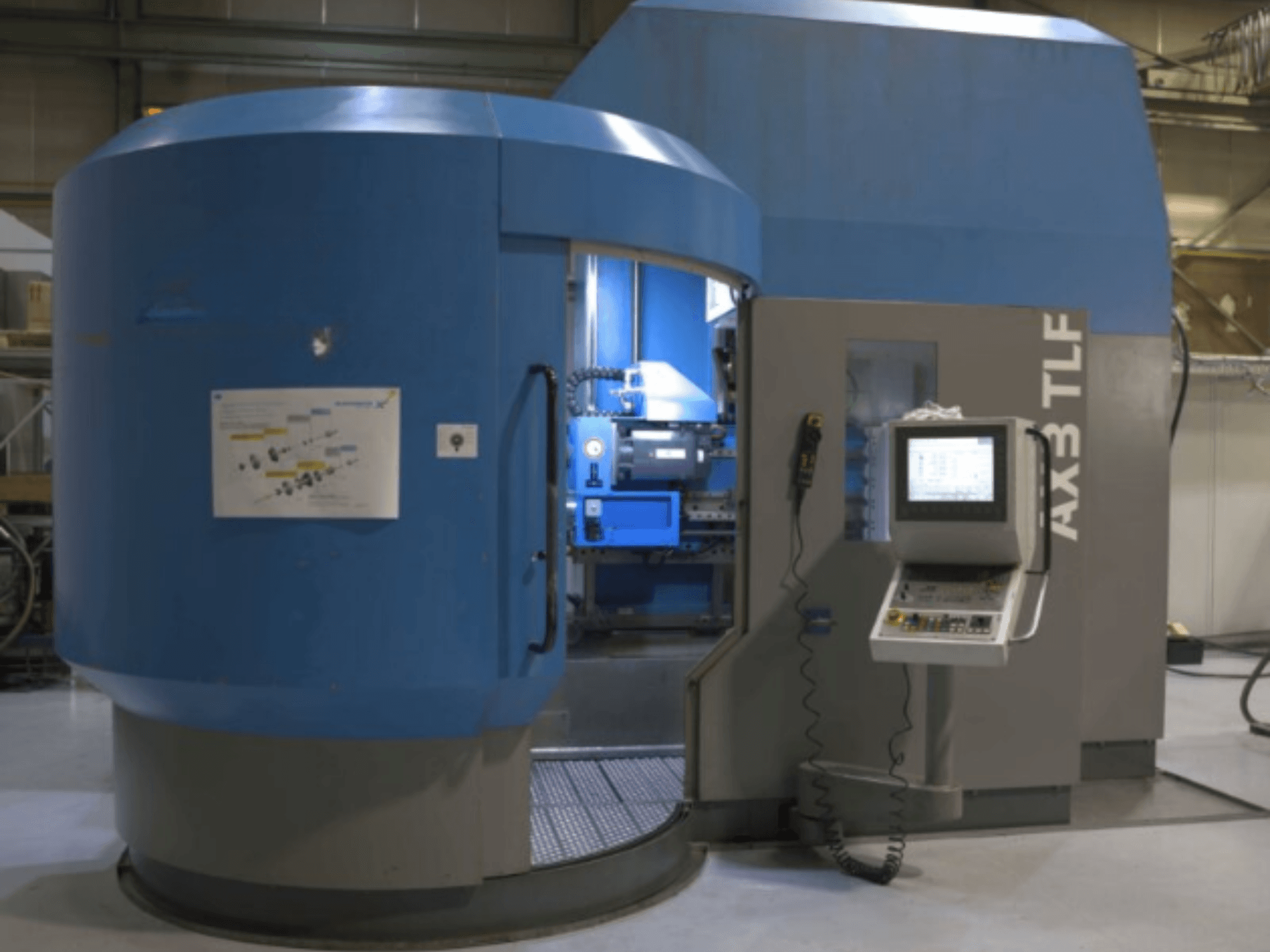 Сверлильный станок IXION Auerbach IA2 TLF-1200.4 на виде спереди; панель управления и синий кожух.