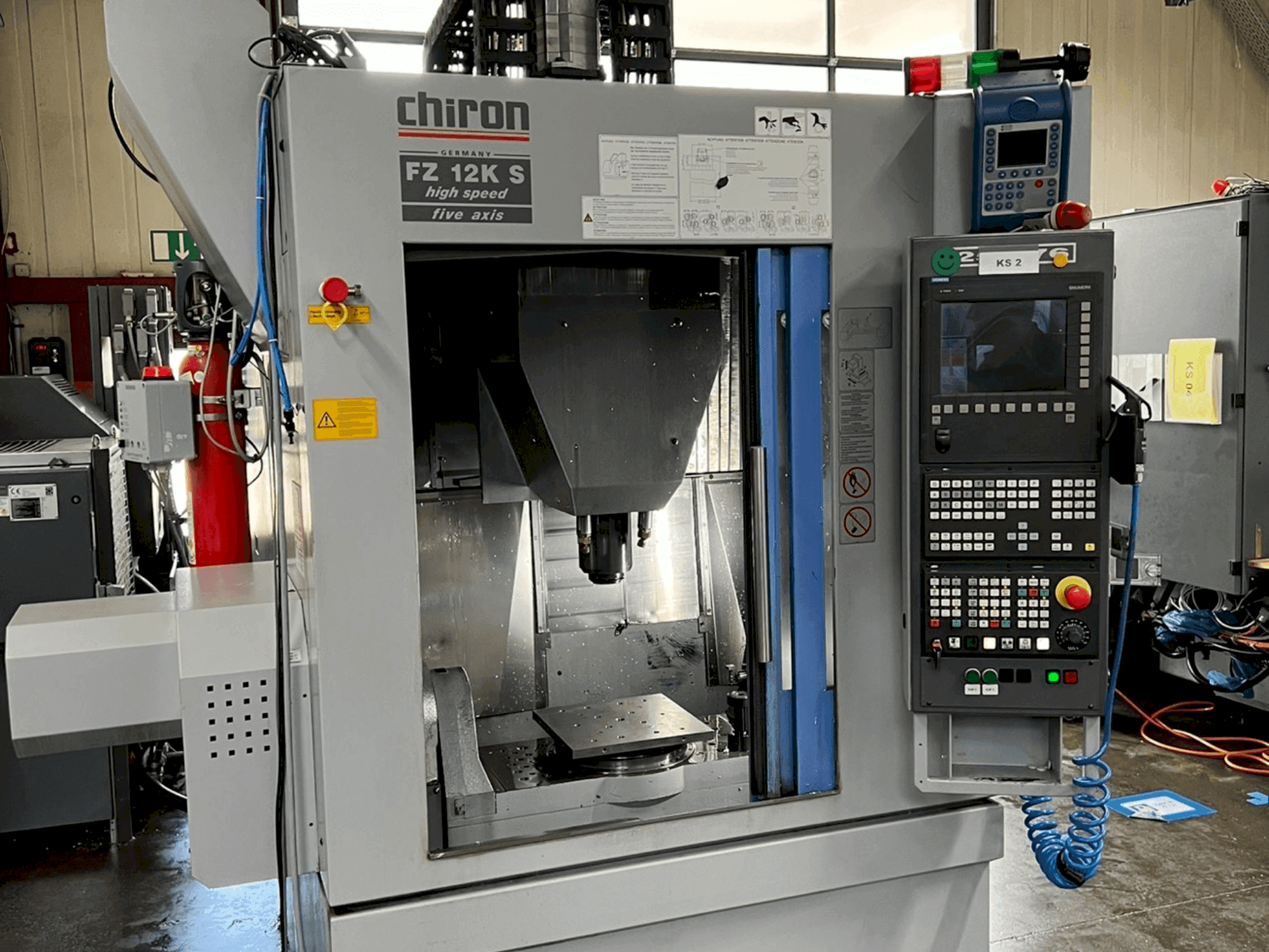 Вид станка CHIRON FZ12 KS спереди