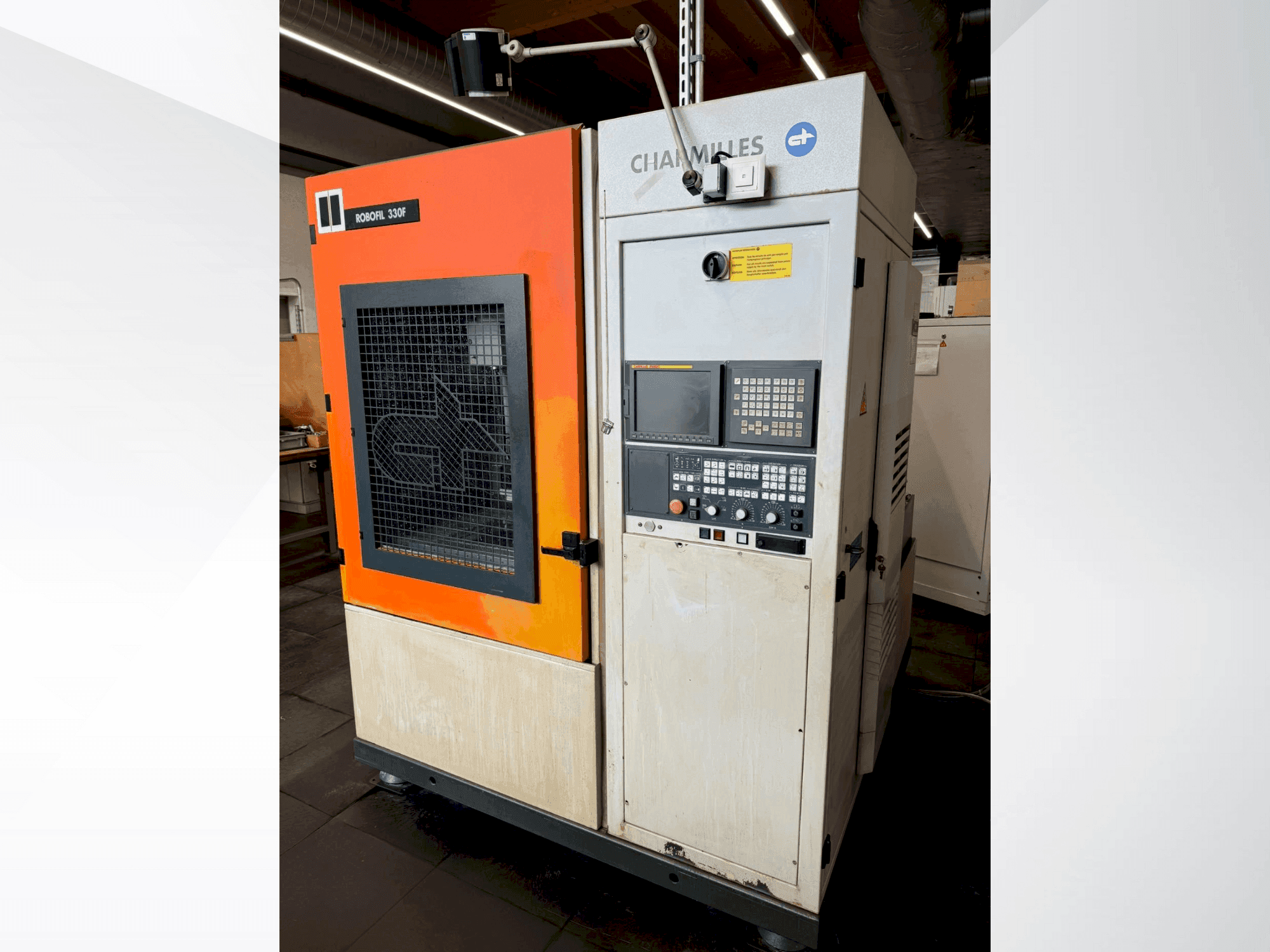 Вид станка CHARMILLES Robofil 330F спереди