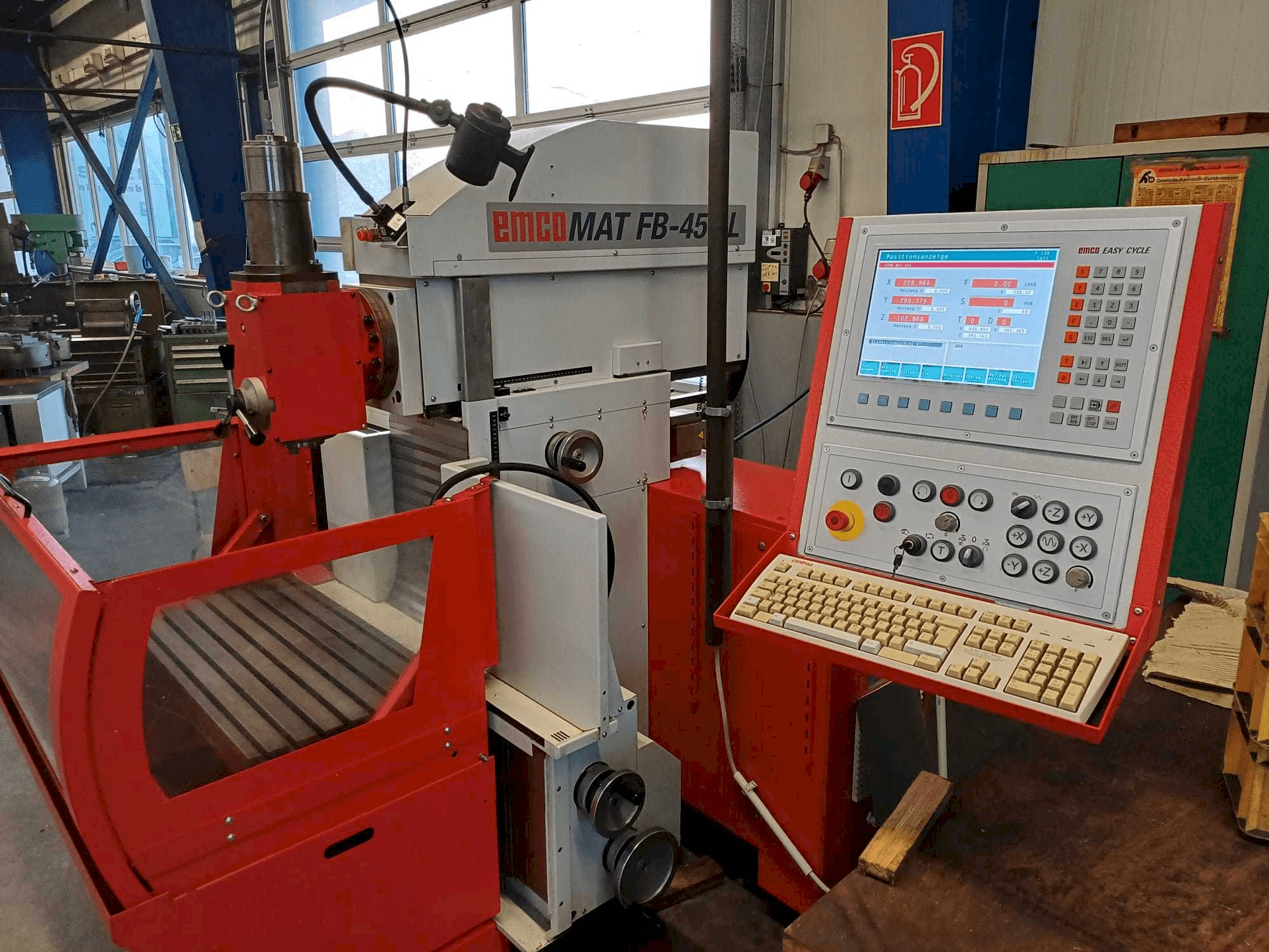 Вид станка EMCO EMCOMAT FB-450 спереди