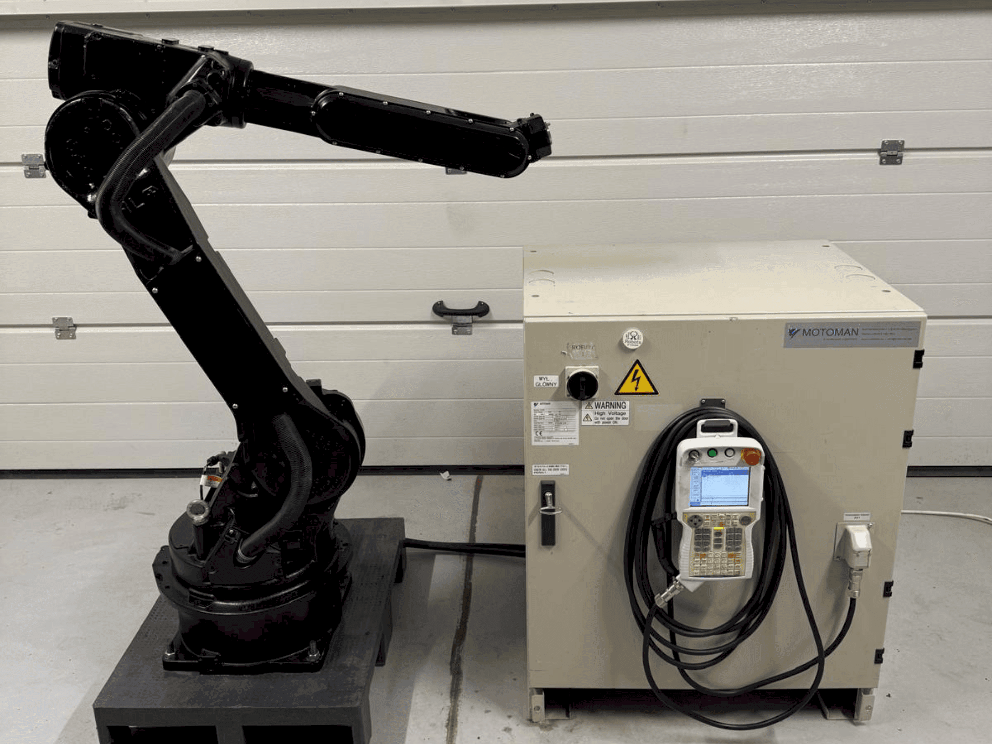 Вид станка Yaskawa Motoman YR HP 20D спереди