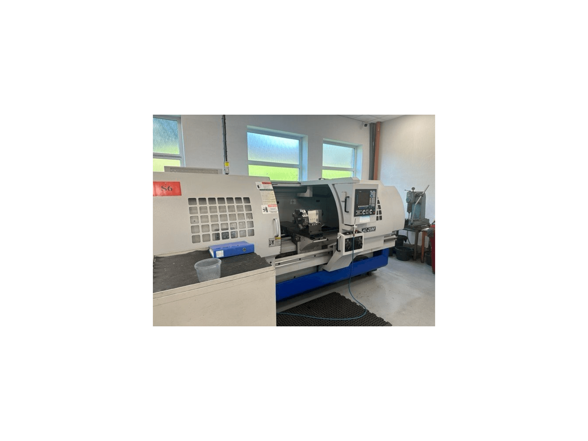 Вид станка MASCUT AC-2580 спереди