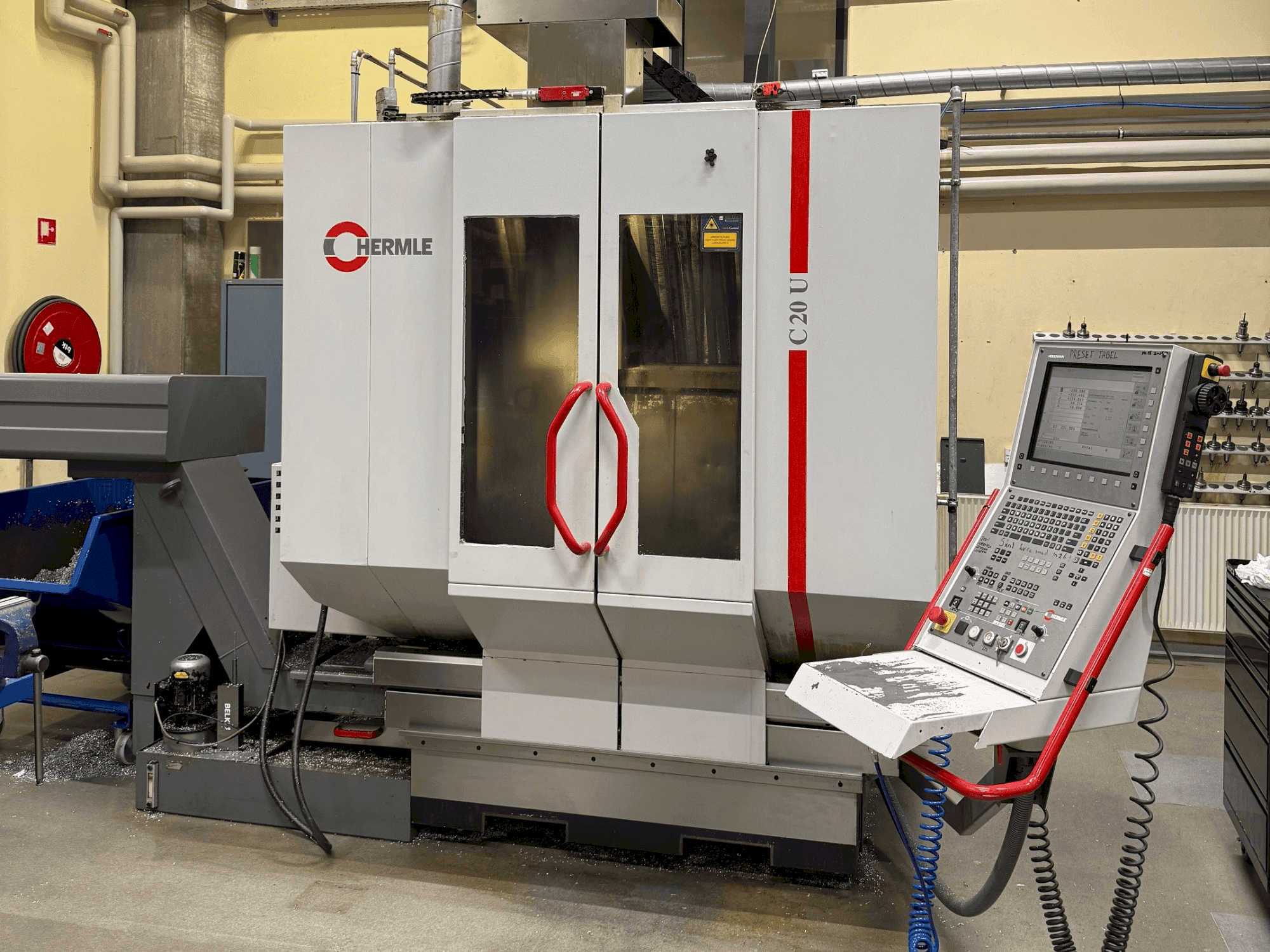 Вид станка HERMLE C 20 U спереди