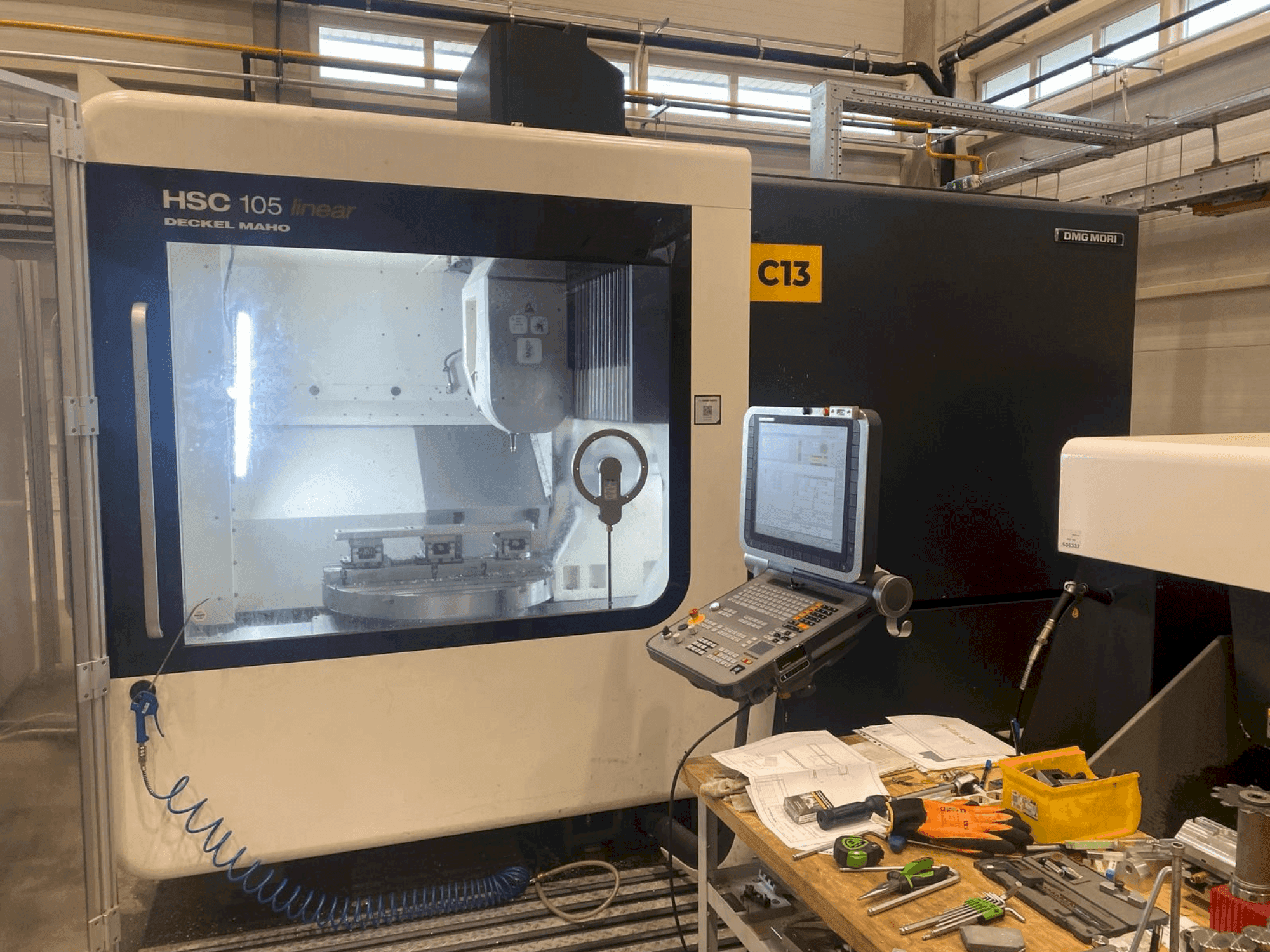 Вид станка DMG MORI HSC 105 спереди