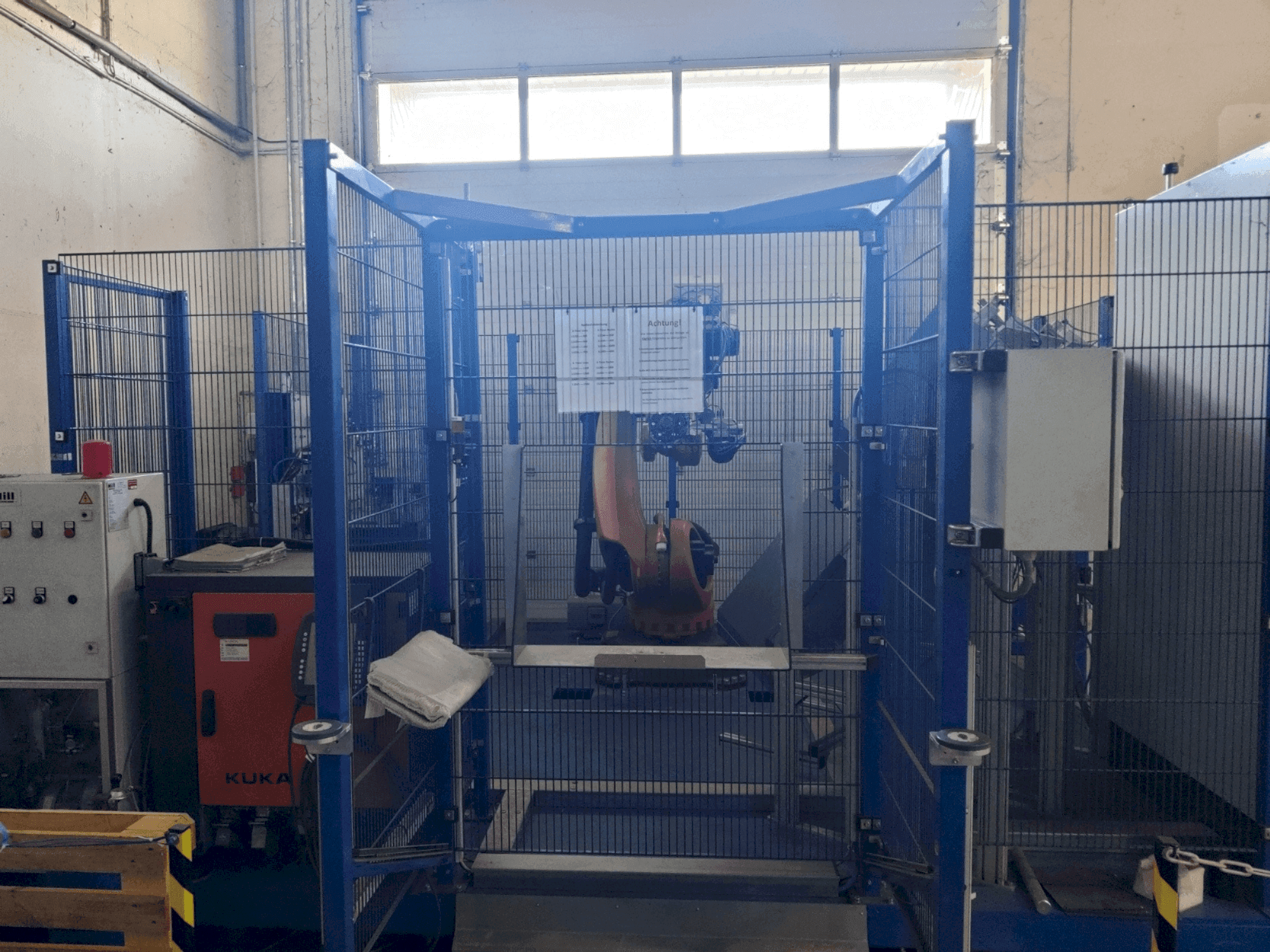 Вид станка KUKA KR 120 R 2500 pro спереди