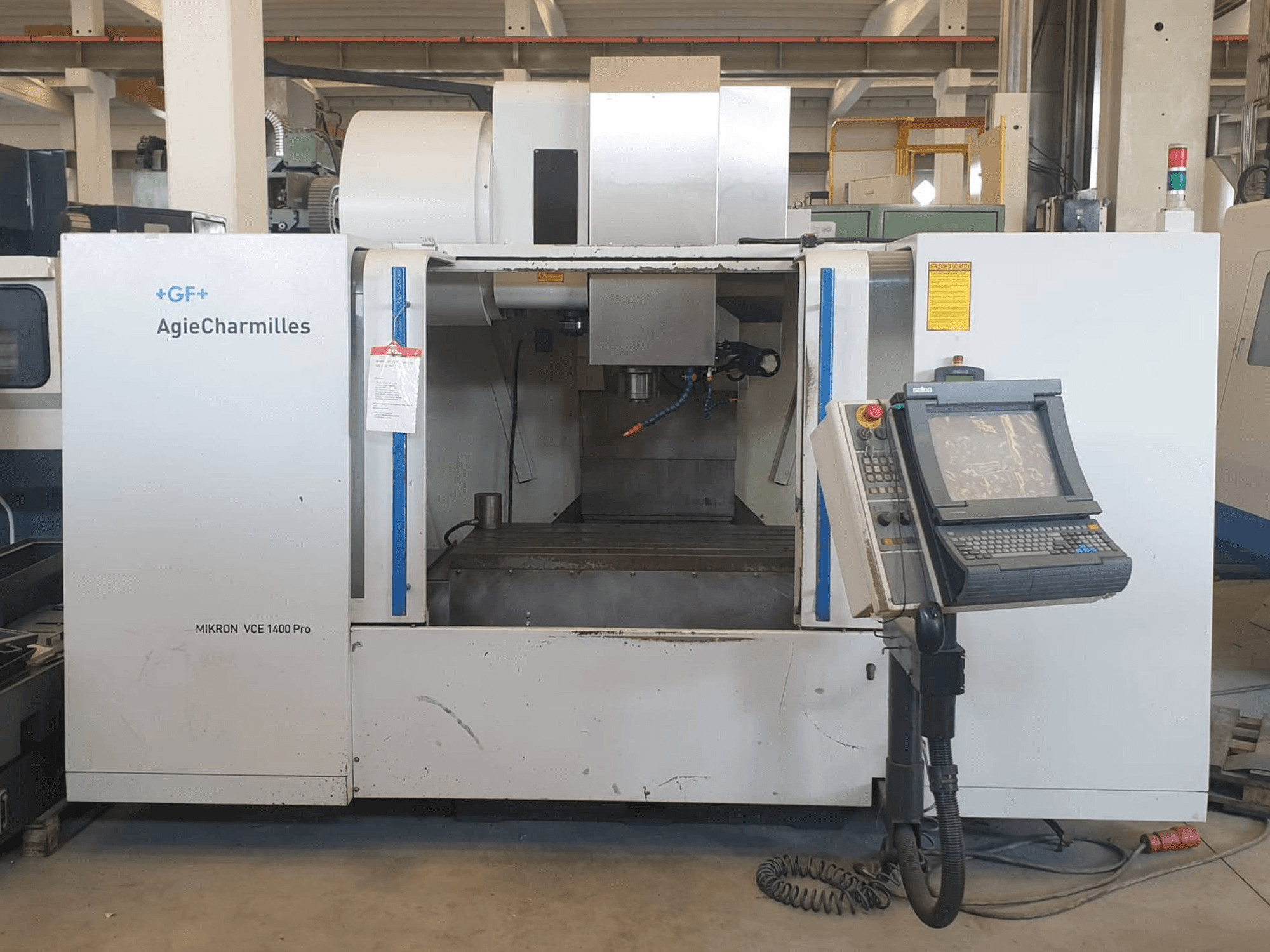 Вид станка AgieCharmilles MIKRON VCE 1400 PRO спереди