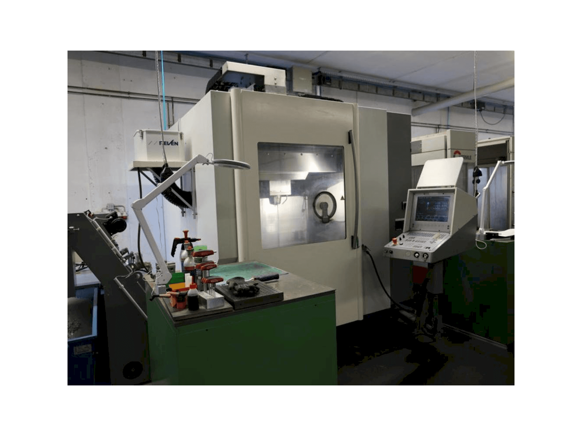 Вид станка DMG DMC65V спереди