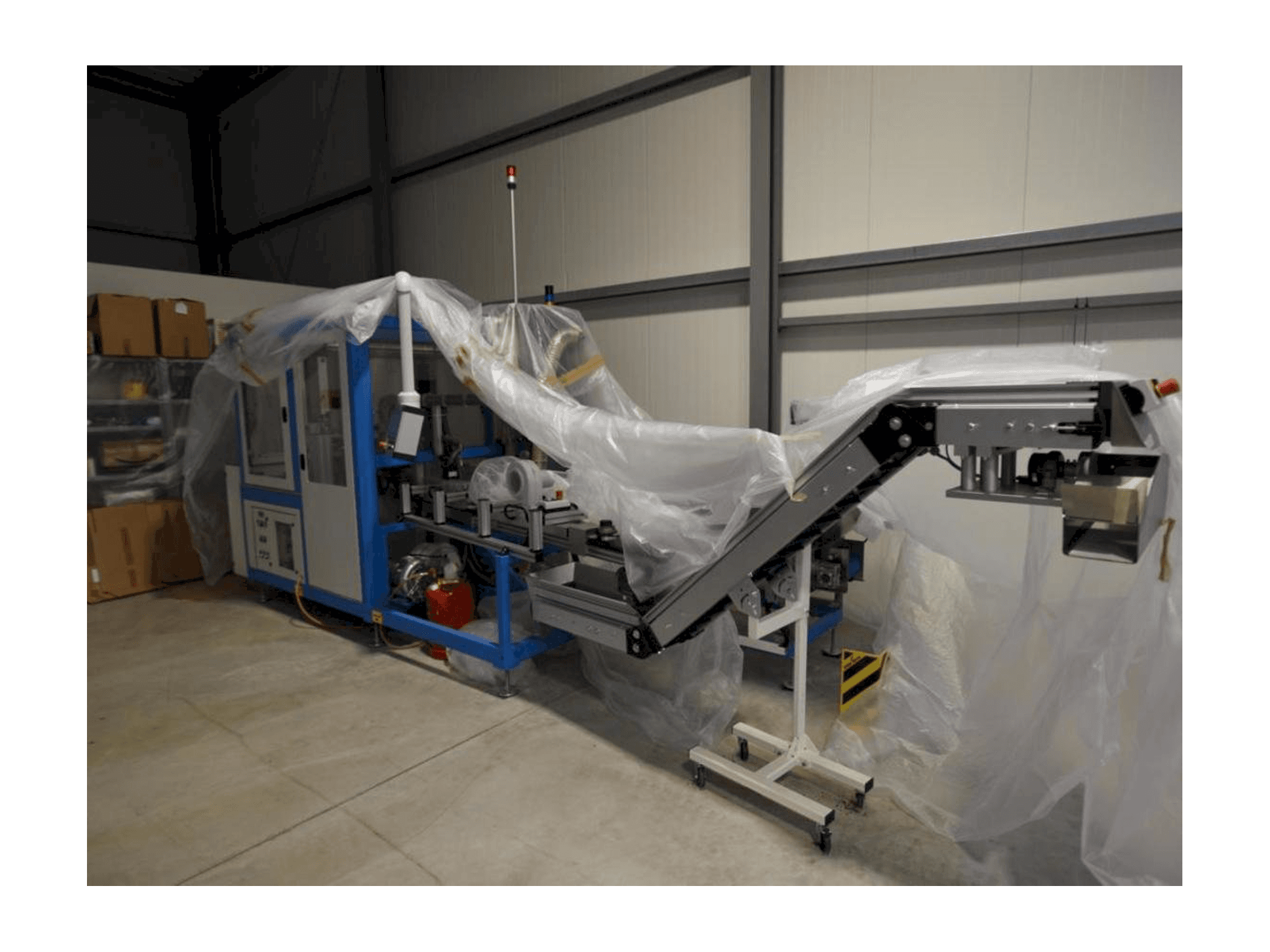 Вид станка с TAMPOPRINT Closure Print C правой стороны