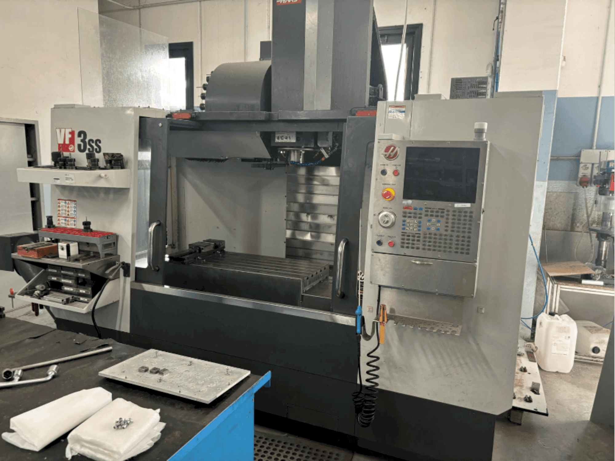 Вид станка HAAS VF3SS спереди