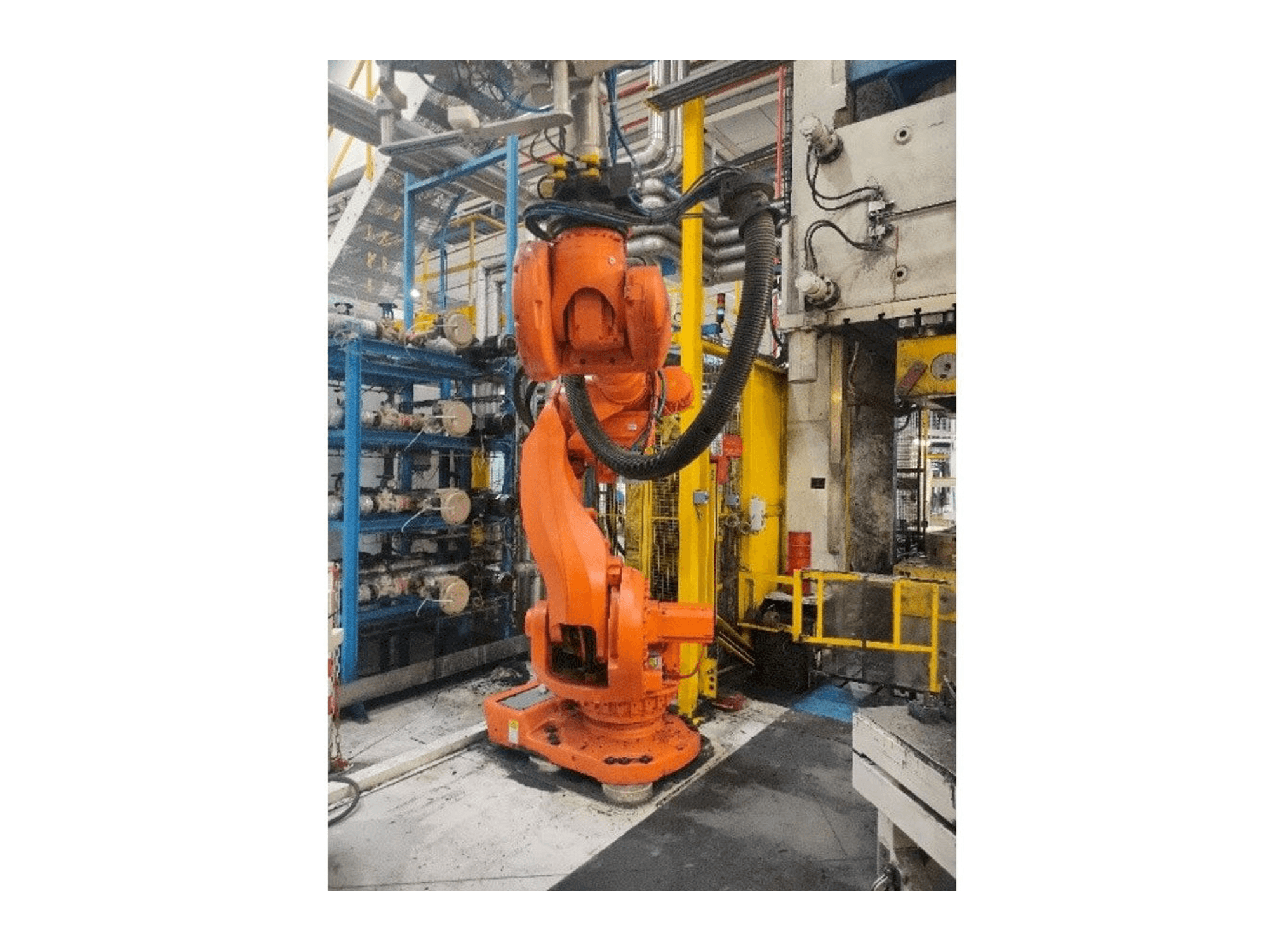 Вид станка ABB IRC5 M2004 спереди